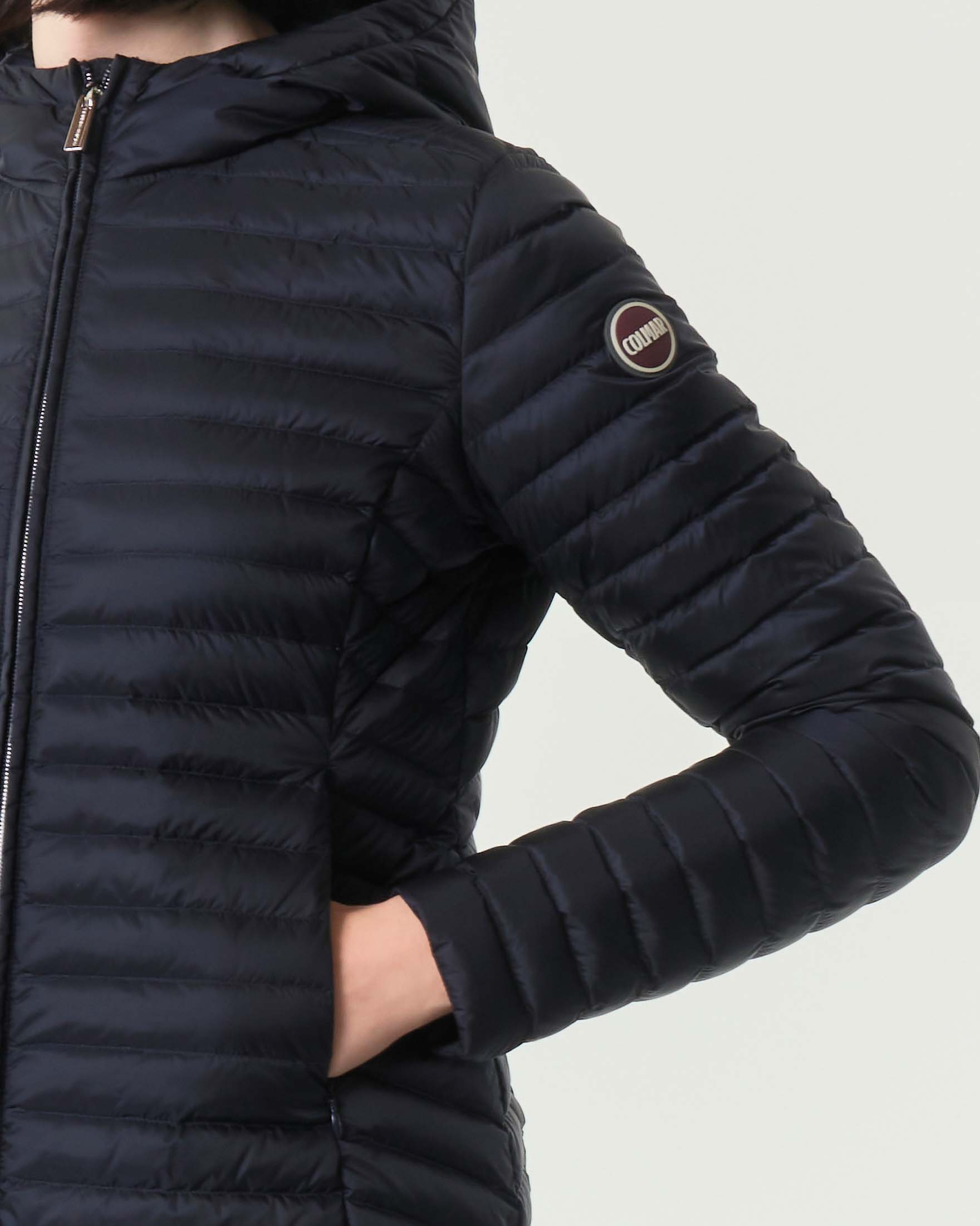 Piumino sfiancato blu Colmar Originals con imbottitura leggera in piuma naturale e cappuccio fisso image