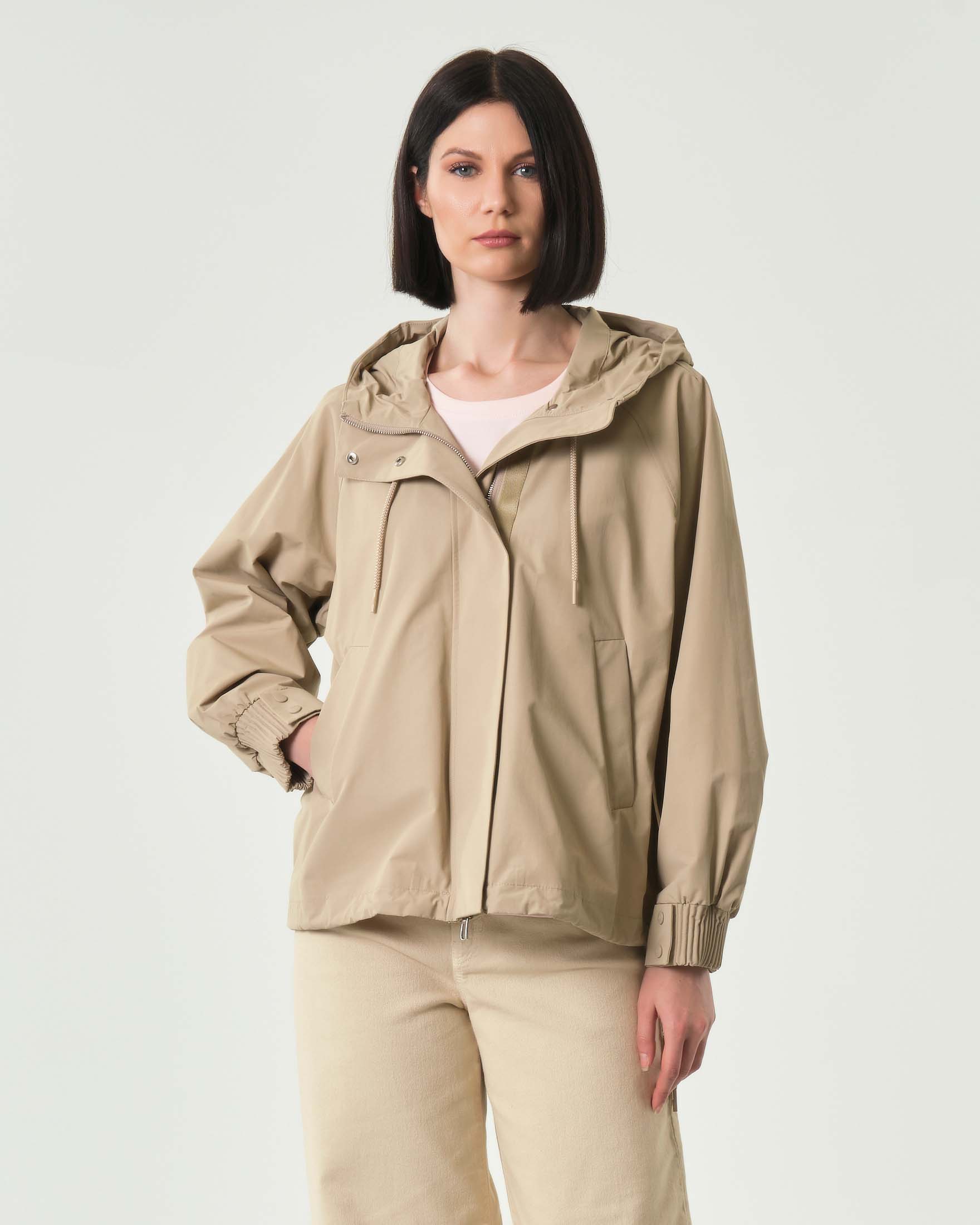 Spolverino impermeabile beige Duno in tessuto tecnico con cappuccio fisso