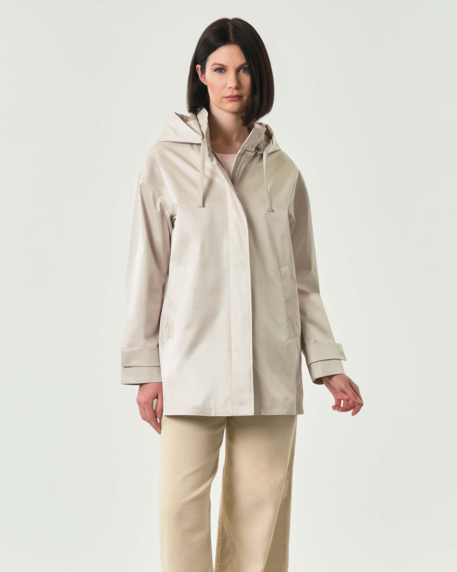 Impermeabile color gesso Duno in tessuto tecnico con cappuccio staccabile