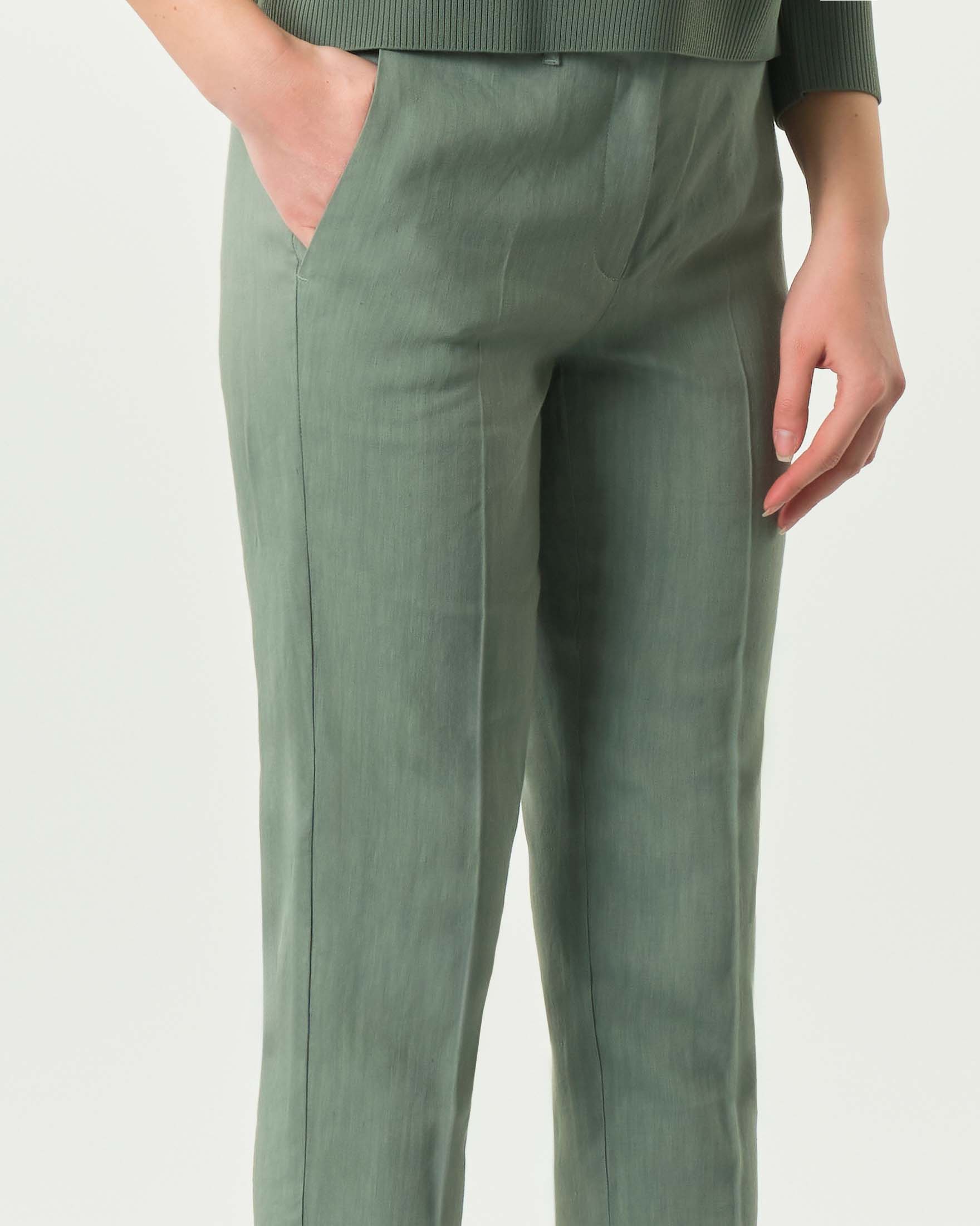 Pantaloni verdi salvia Marella Monochrome dal fit slim in misto lino con piega stirata su fronte e retro image