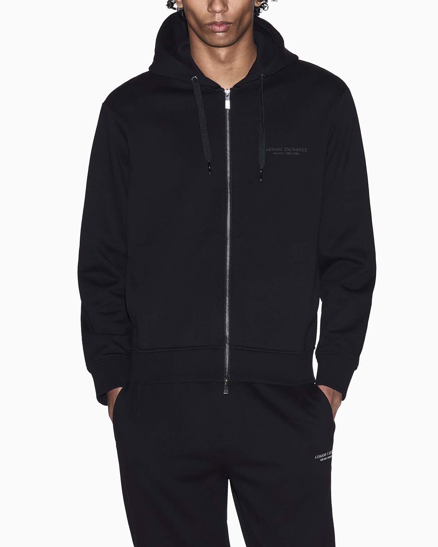 Felpa Armani Exchange nera in cotone con cappuccio e chiusura zip image