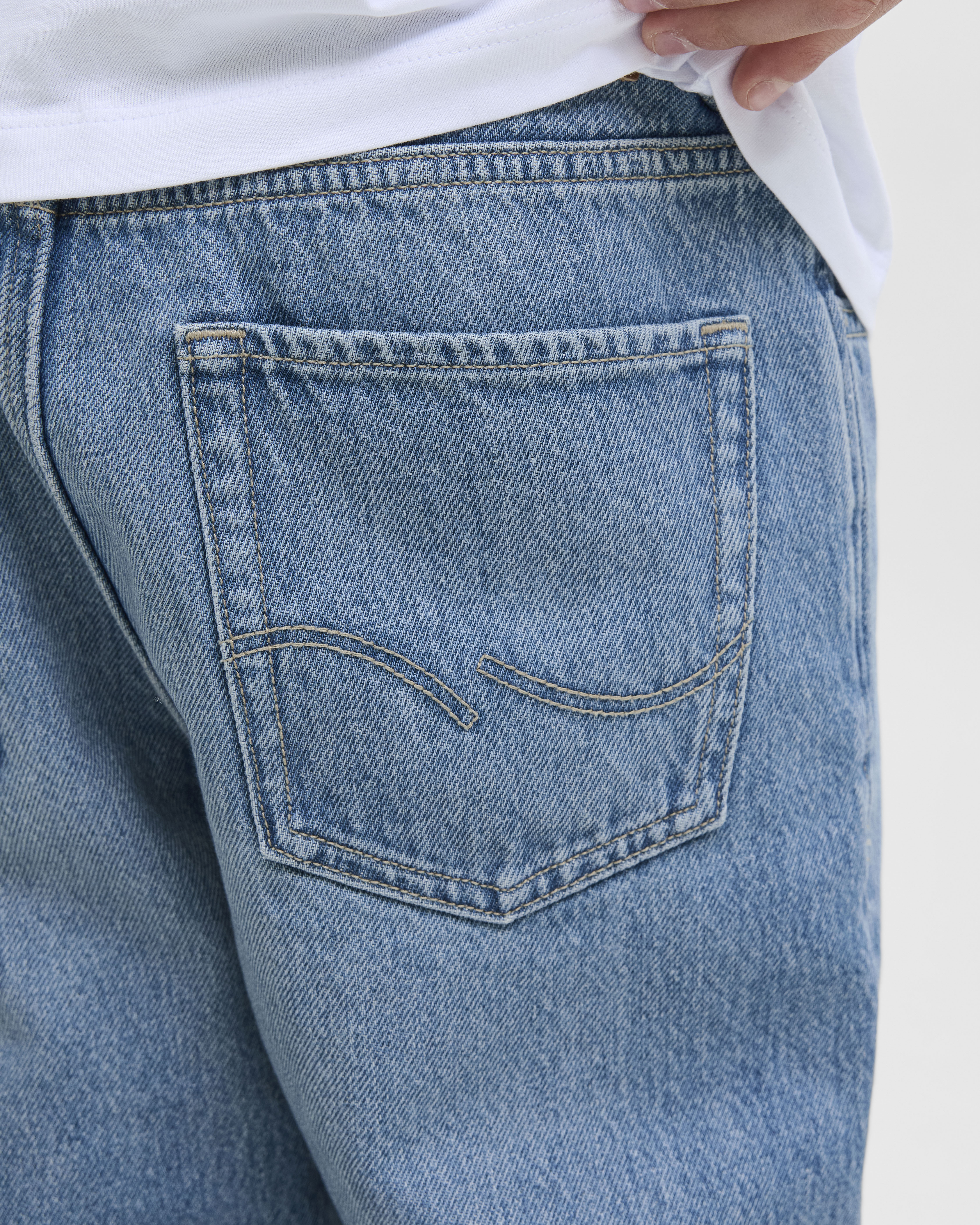 Jeans relaxed fit Jack & Jones a lavaggio chiaro stone washed image