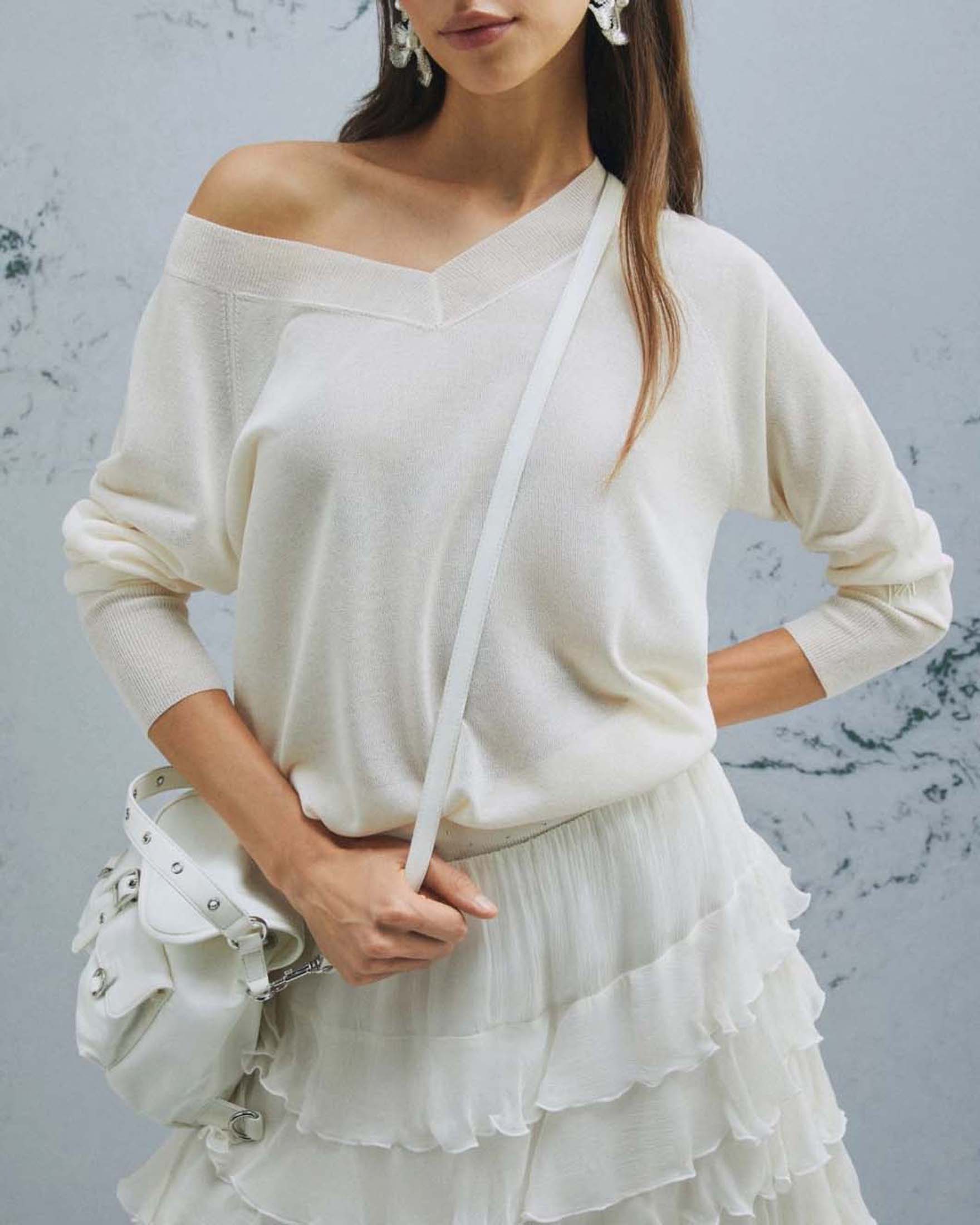 Maglia bianca Marella Monochrome in viscosa con scollo a V a spalla scesa