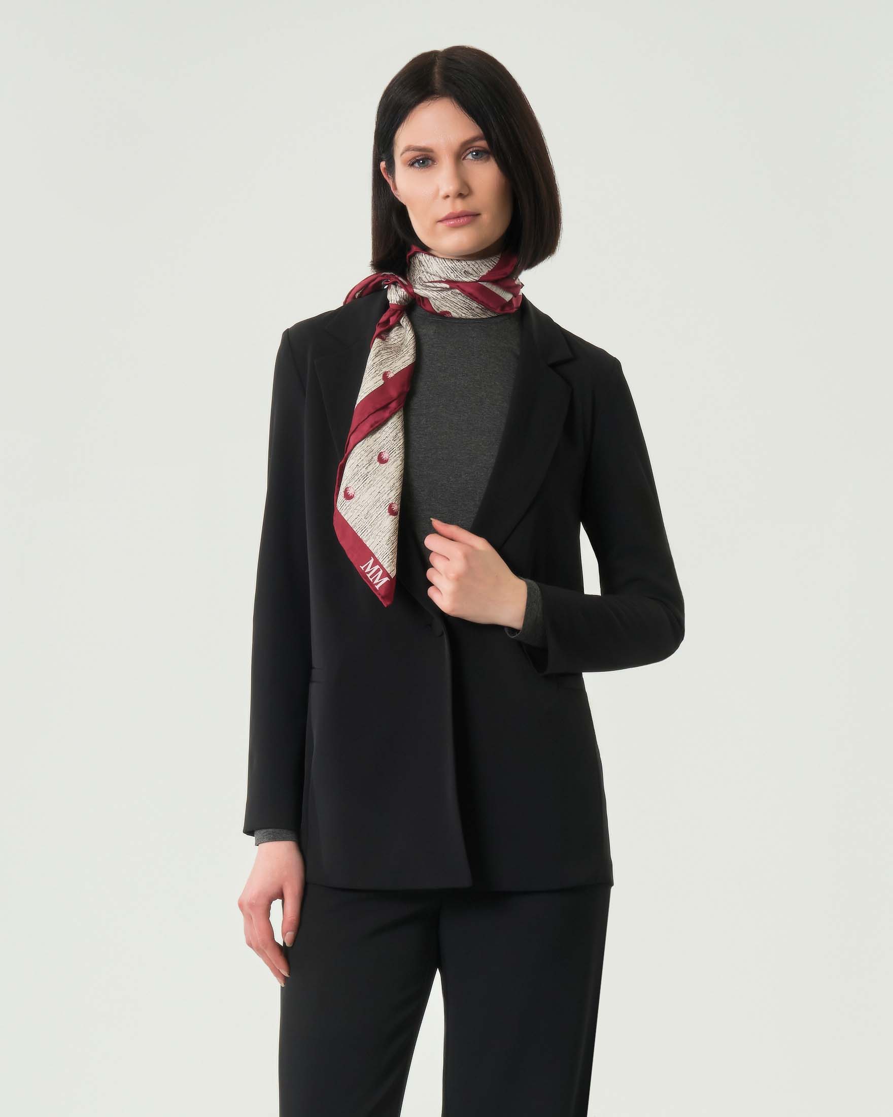 Blazer monopetto nero in crêpe con maniche a tre quarti