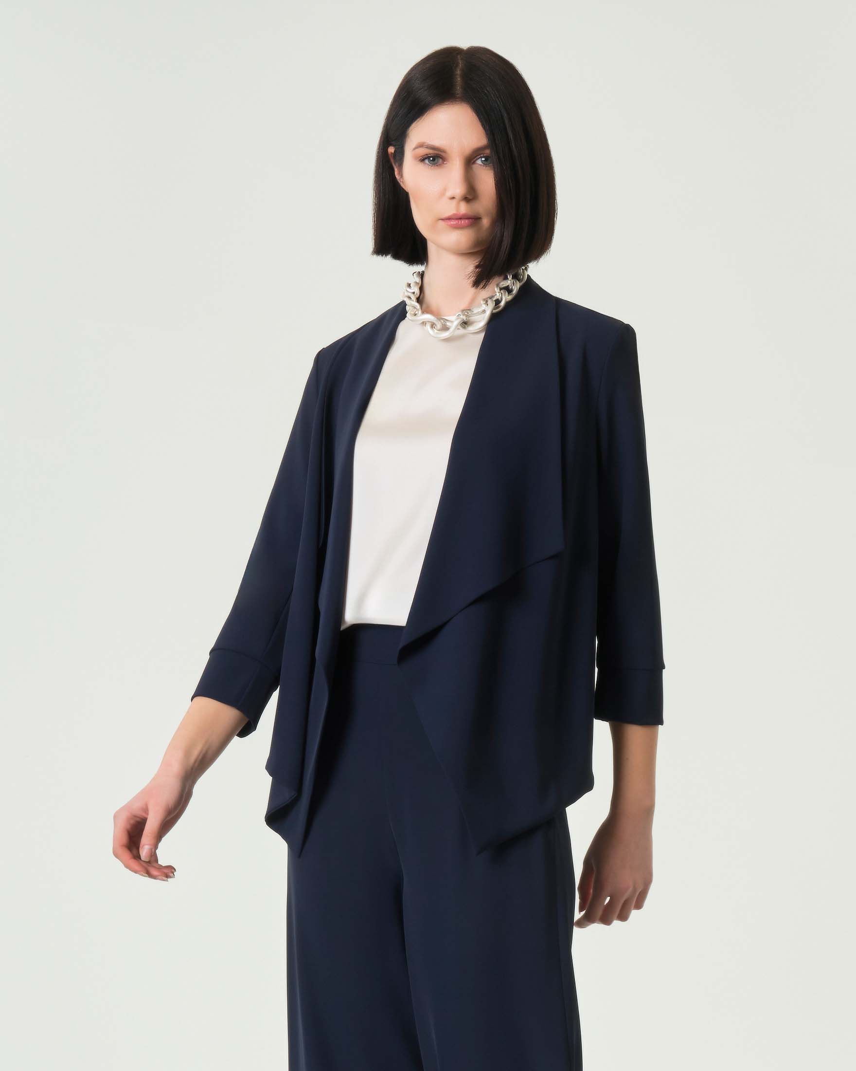 Blazer blu in crêpe con scollo sciallato e maniche tre quarti