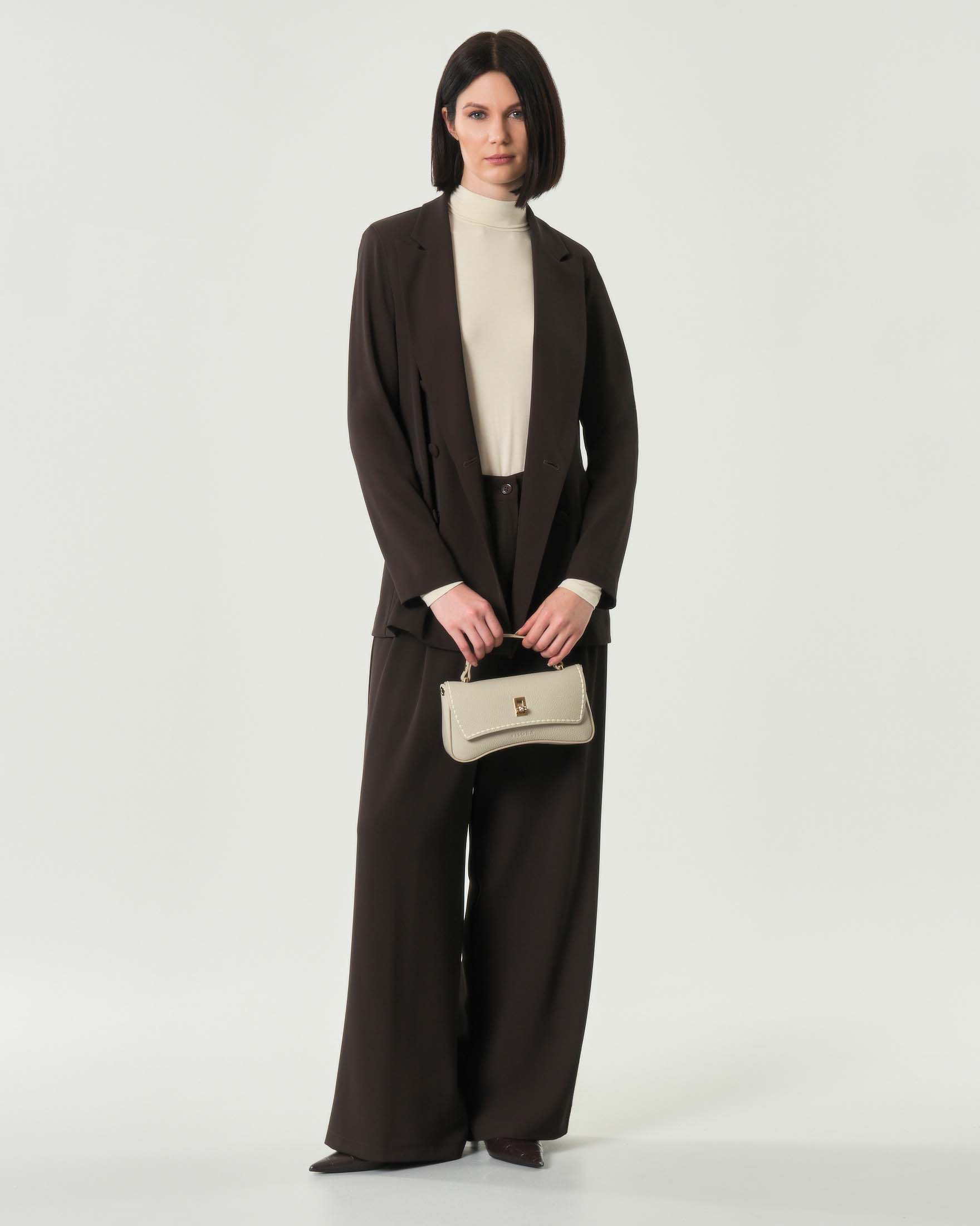 Pantaloni marroni Hlo! oversize con pinces in vita