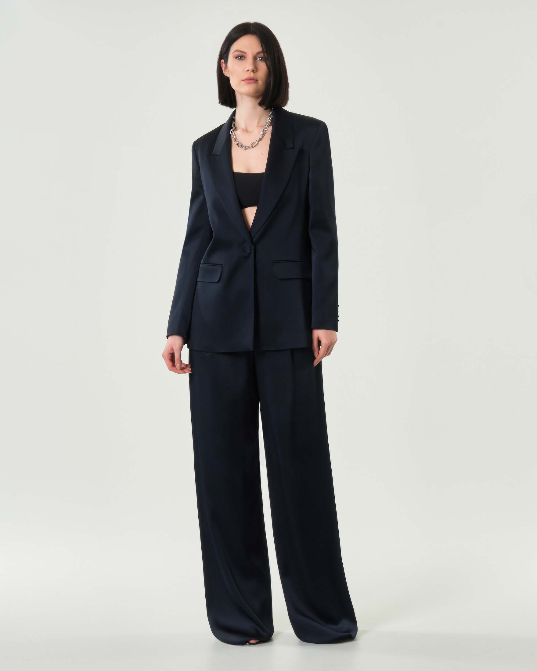 Pantalone a palazzo blu Studio in envers satin con pince in vita