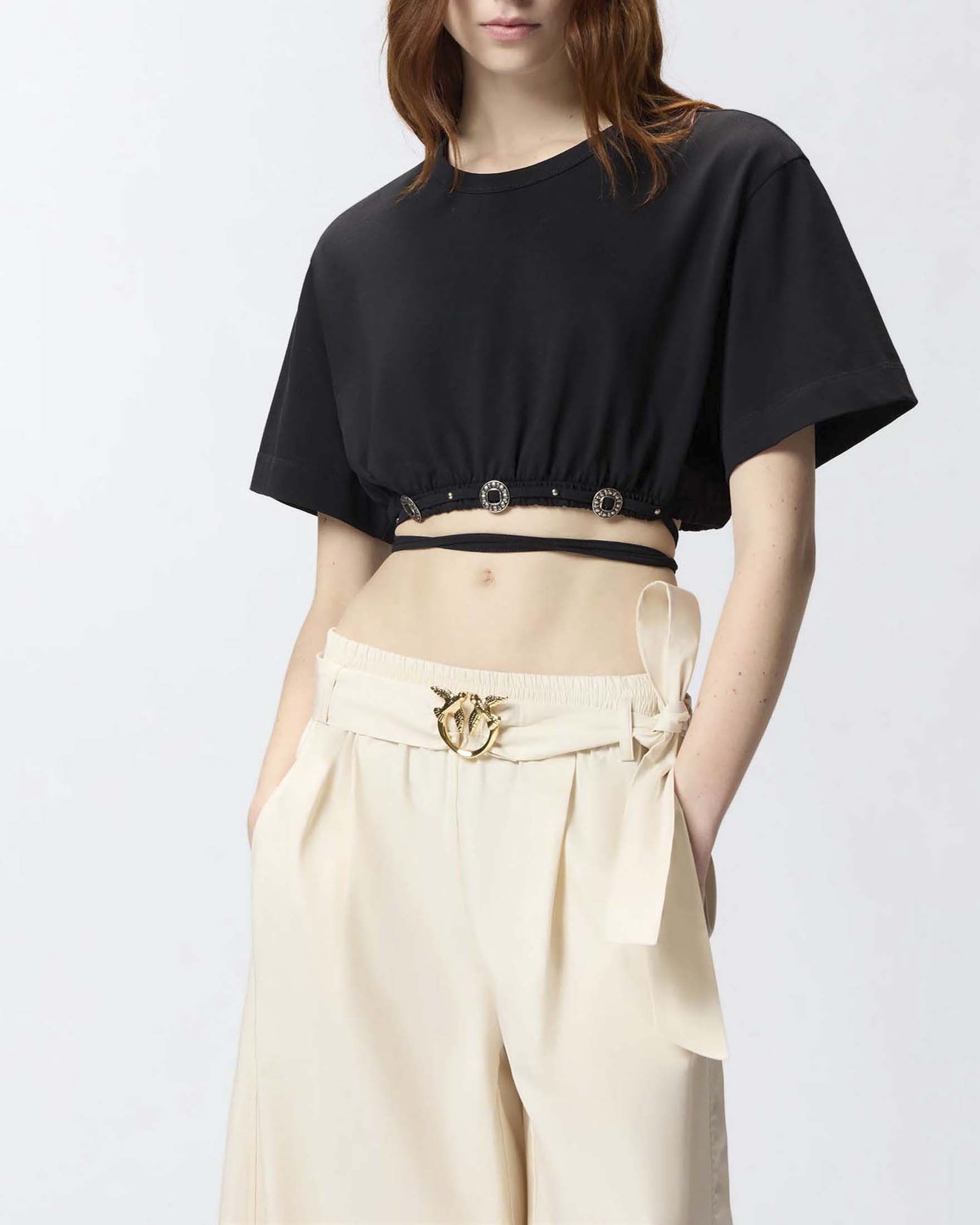 T-shirt cropped nera Pinko con lacci e applicazioni country image