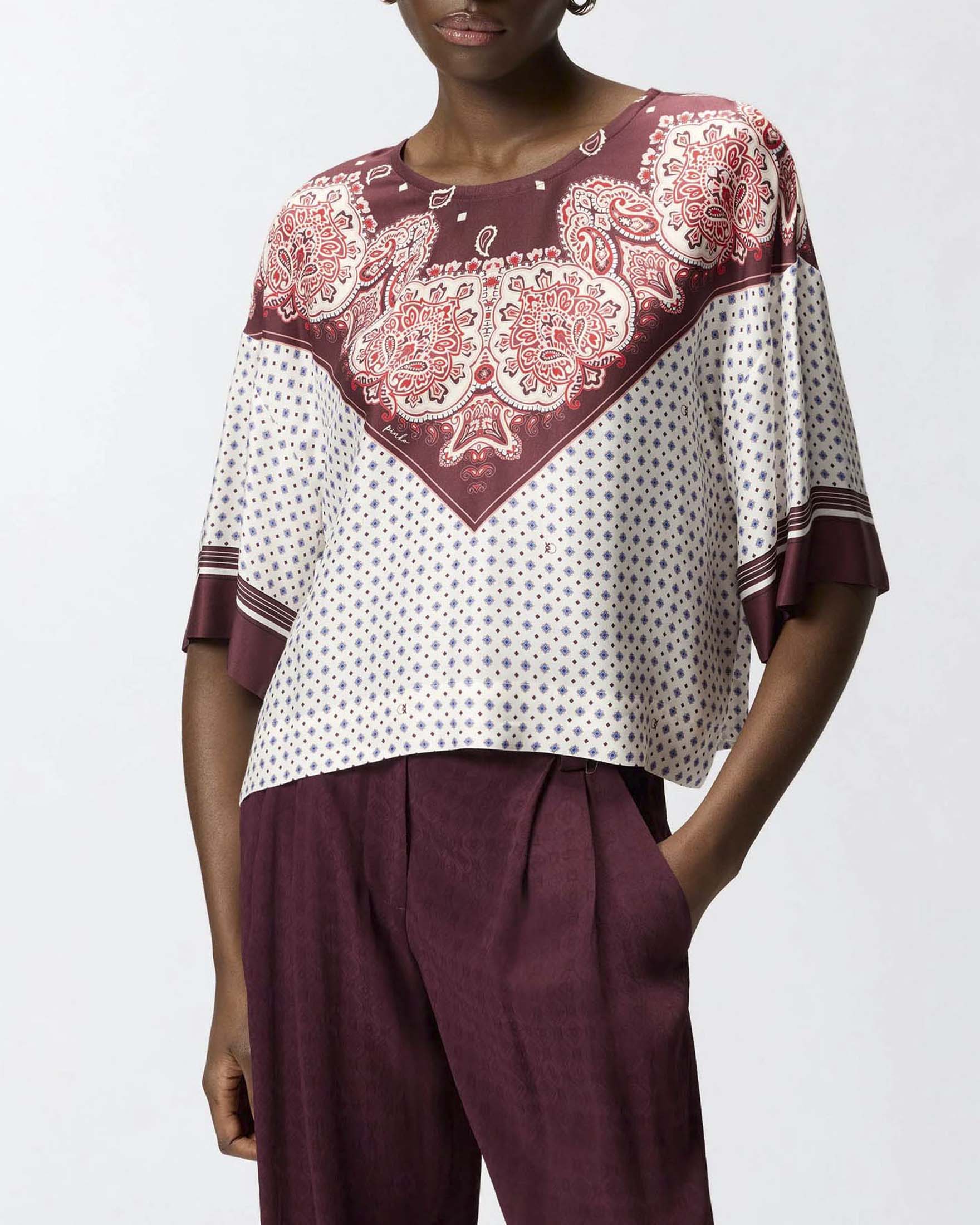 Blusa bordeaux Pinko girocollo in twill di viscosa a mezze maniche con stampa foulard image