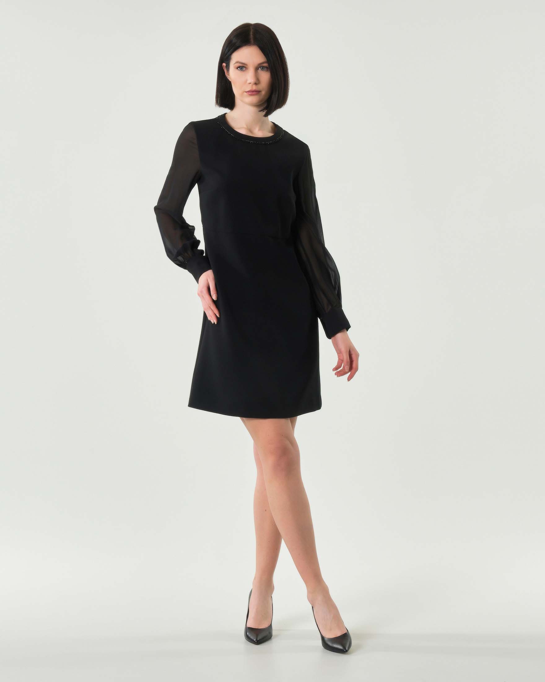 Abito corto nero Studio in cady con perline sullo scollo e maniche in georgette di seta