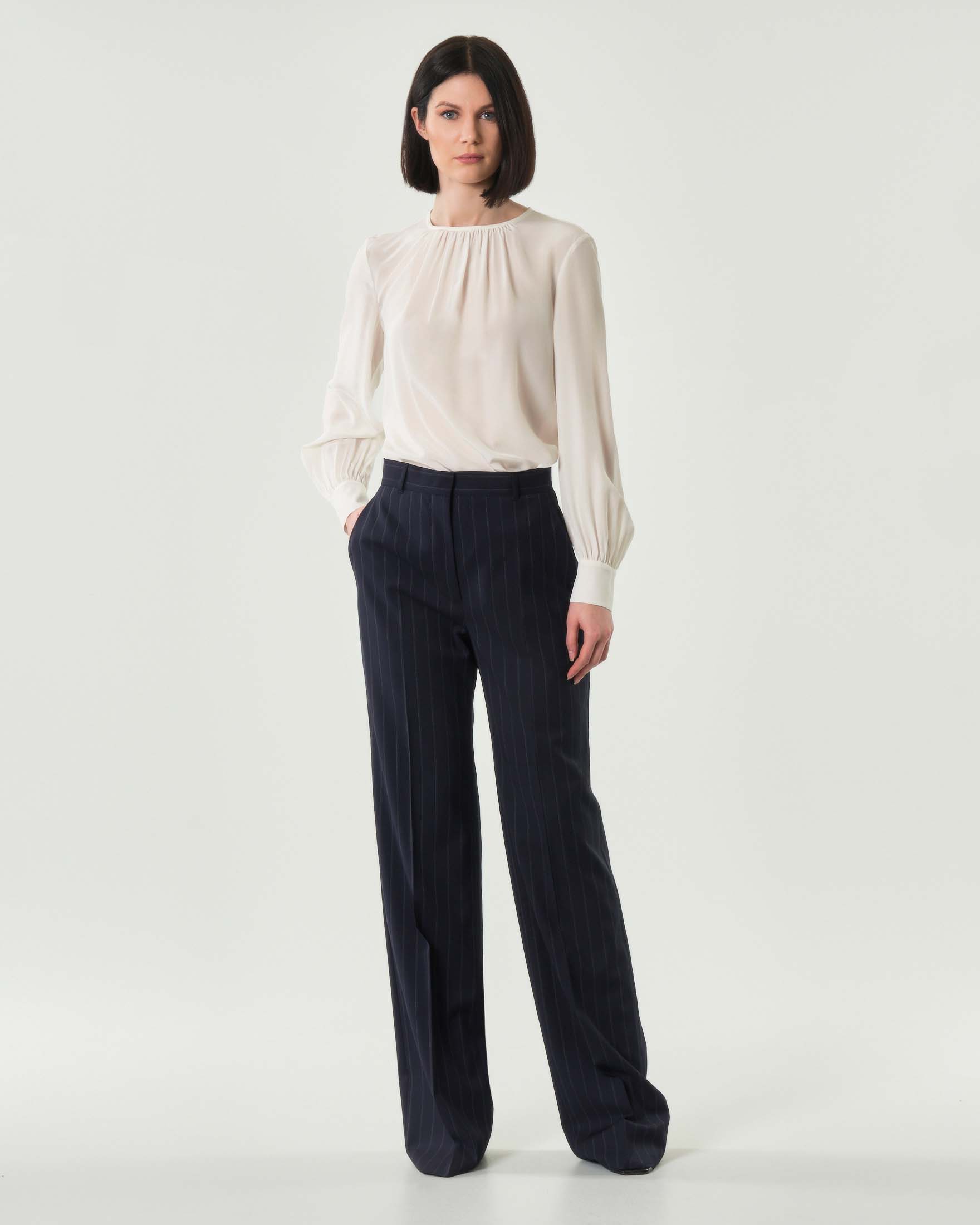 Pantalone blu gessato a palazzo Studio in tela di lana con piega stirata