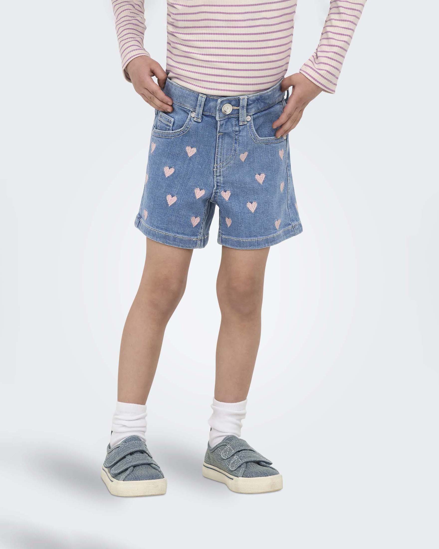 Short Kids Only in denim di misto cotone stretch con cuori rosa