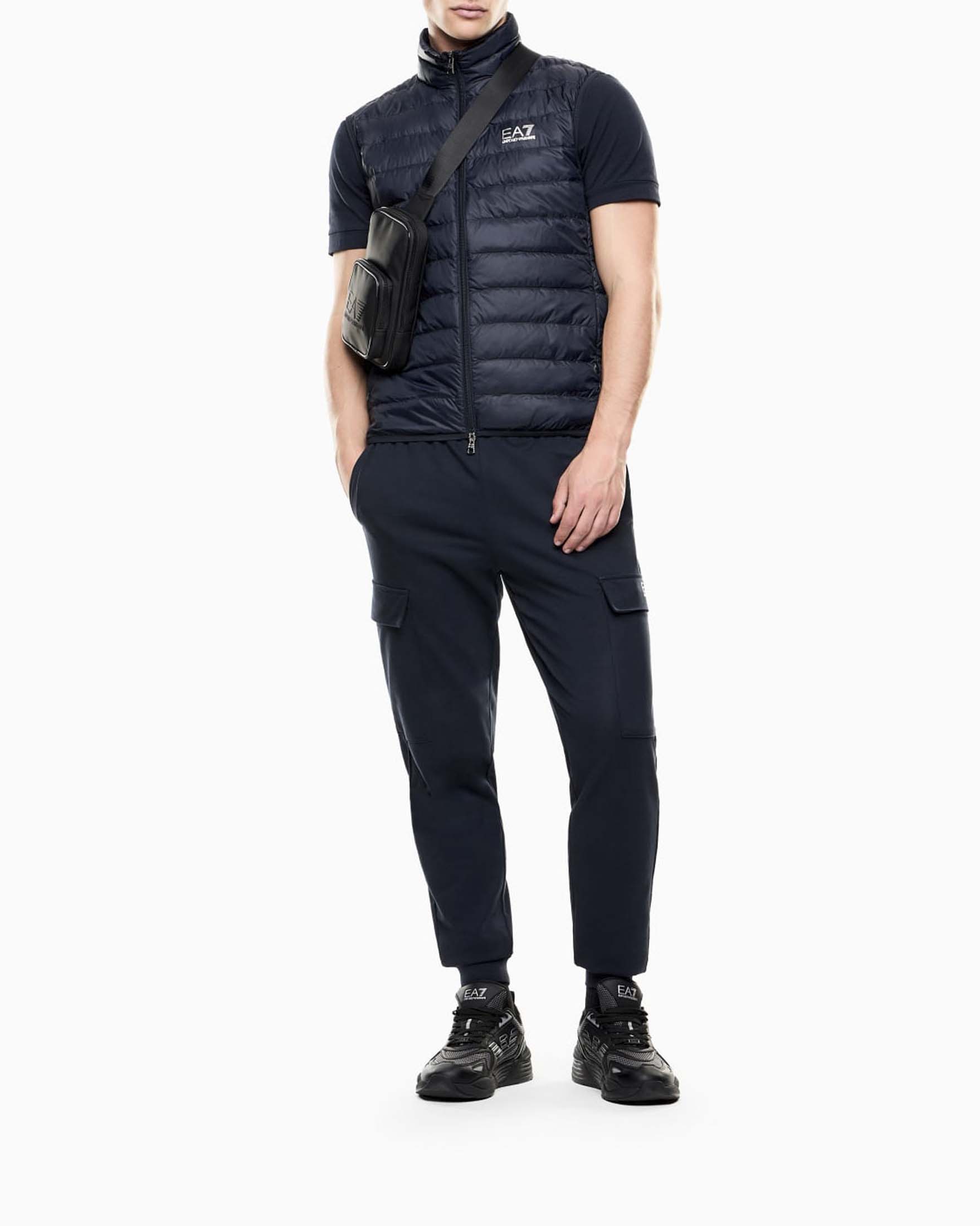 Gilet blu in nylon trapuntato con logo frontale stampato e imbottitura in piuma