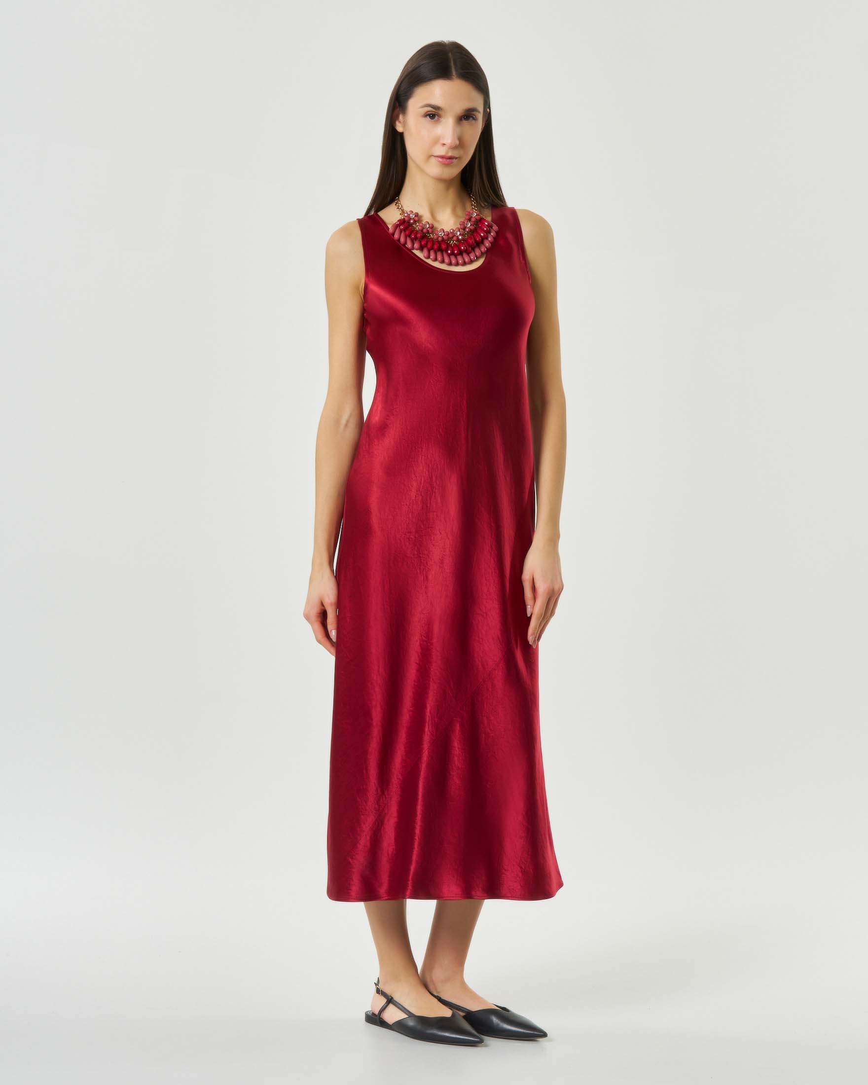 Abito midi rosso MM in satin lucido leggermente svasato sul fondo