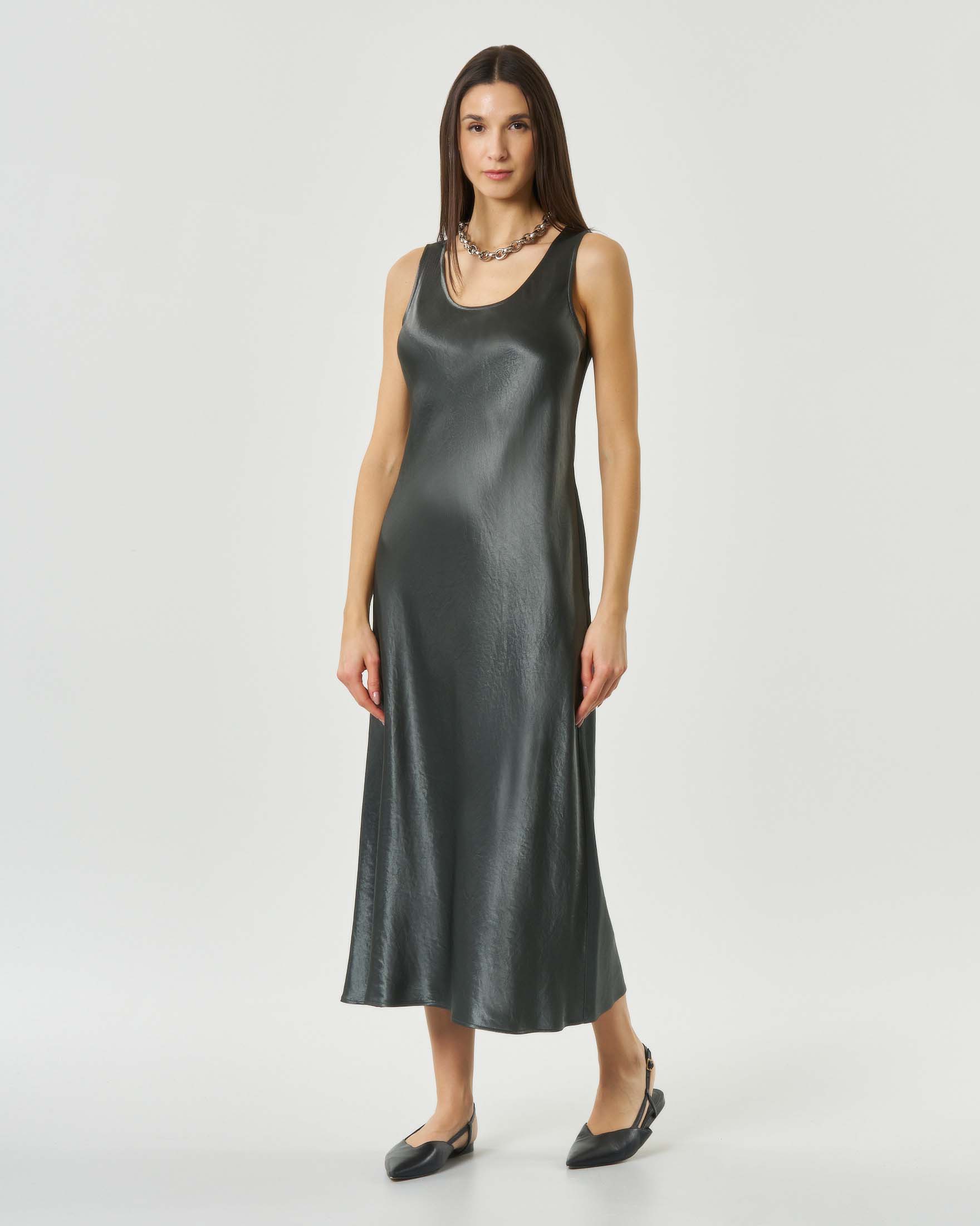 MM Max Mara — Abito midi grigio scuro MM Max Mara in satin lucido leggermente svasato sul fondo
