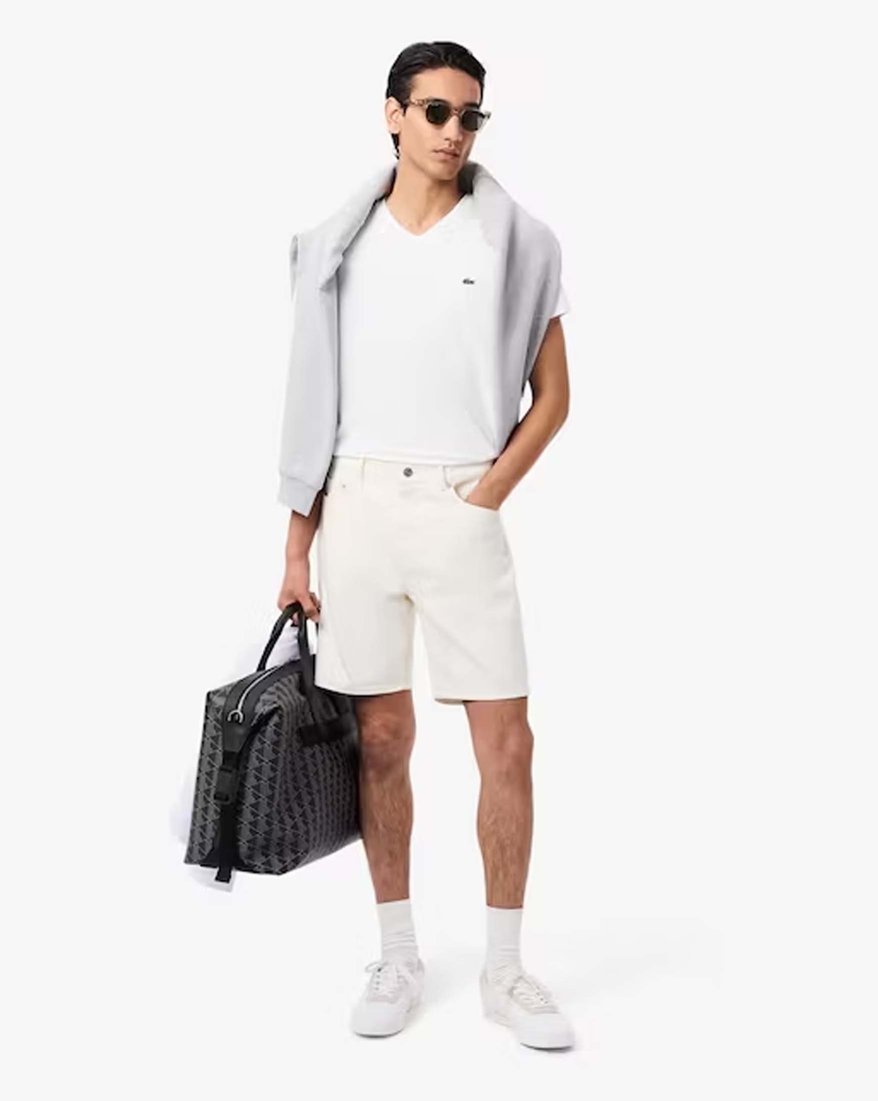 T-shirt Lacoste bianca in pima cotton con scollo a V e logo coccodrillo verde