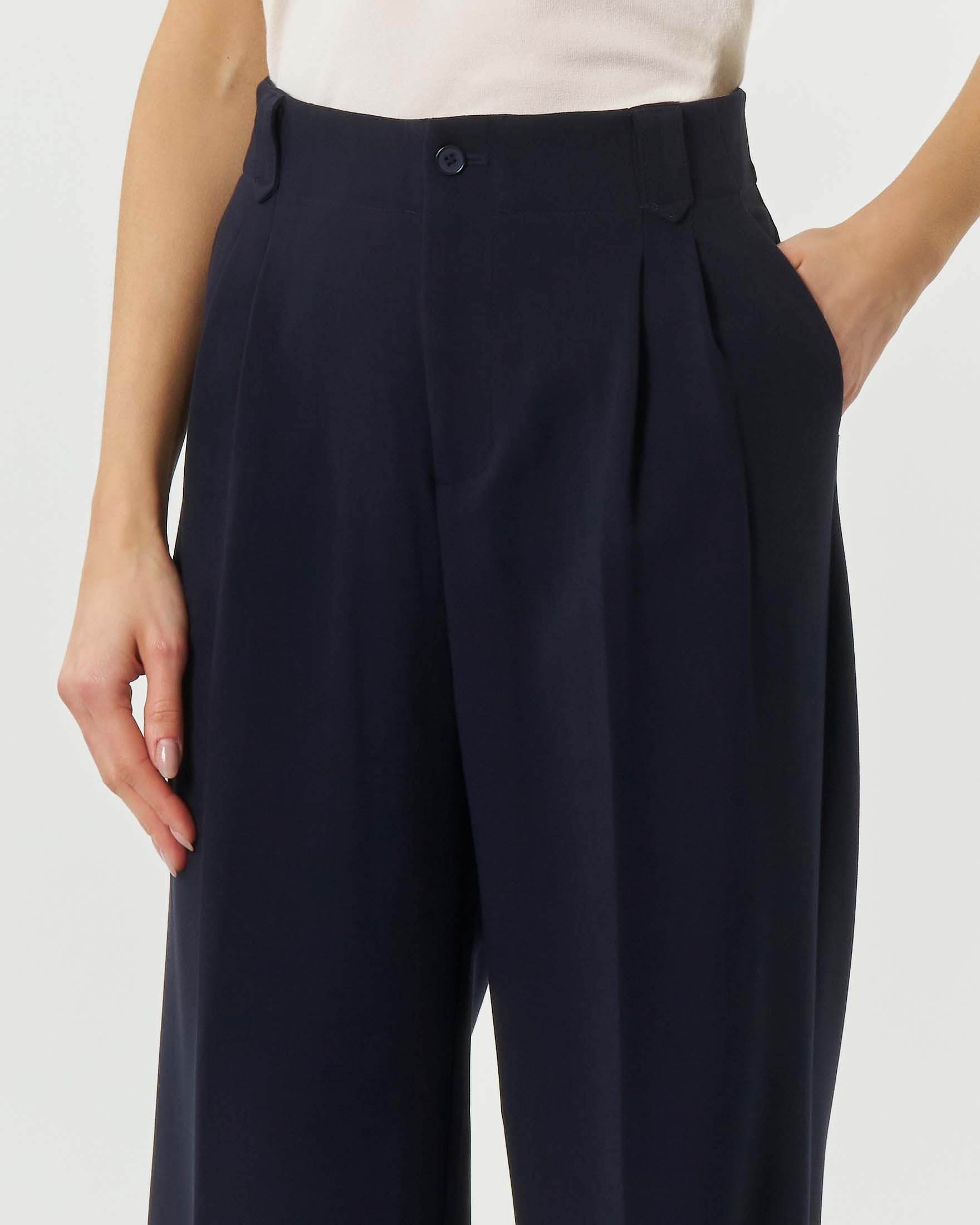 Pantalone blu a palazzo Attentif con pince e passanti per cintura
