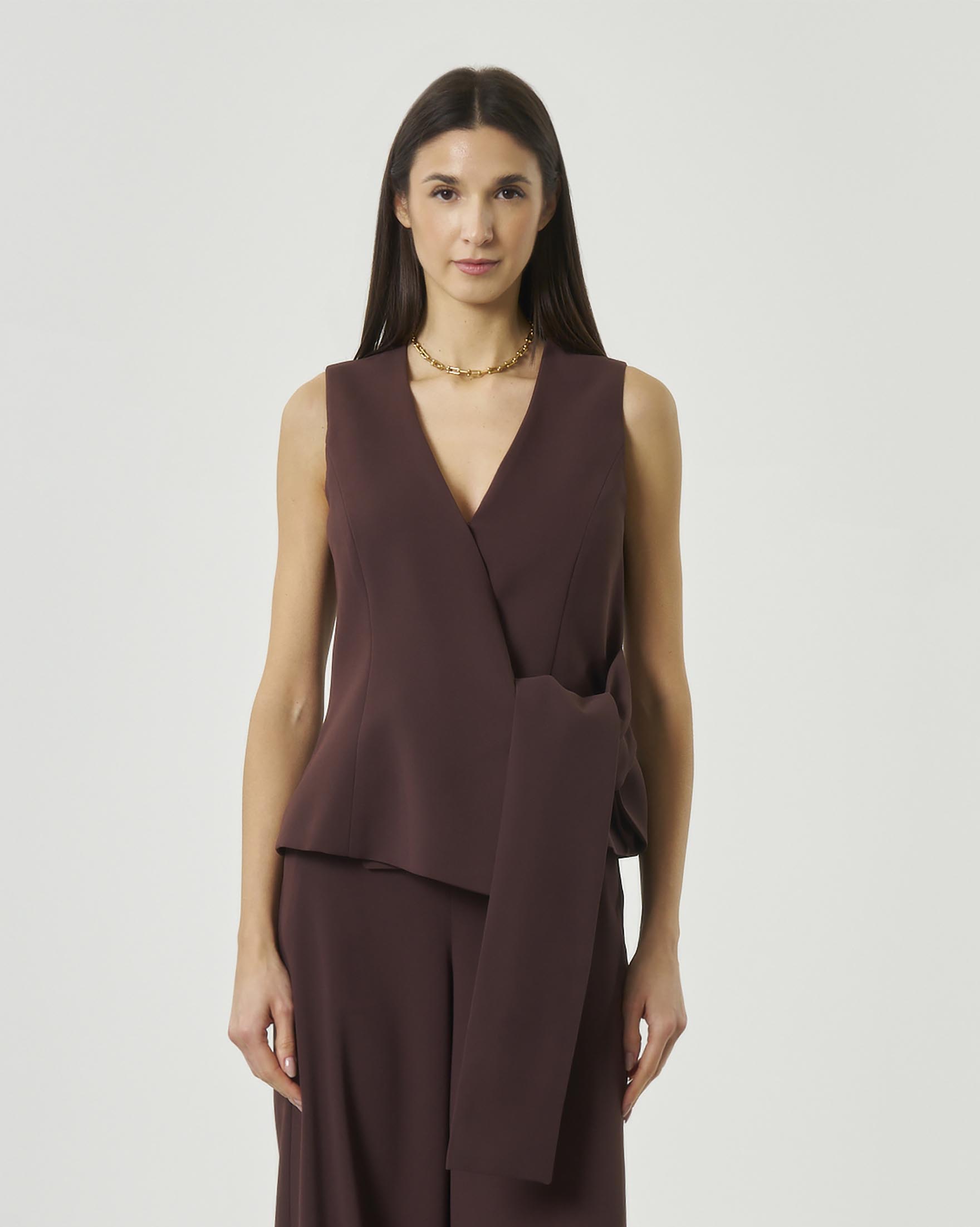 Top con scollo a V marrone Marella 365 in crêpe envers satin con fiocco