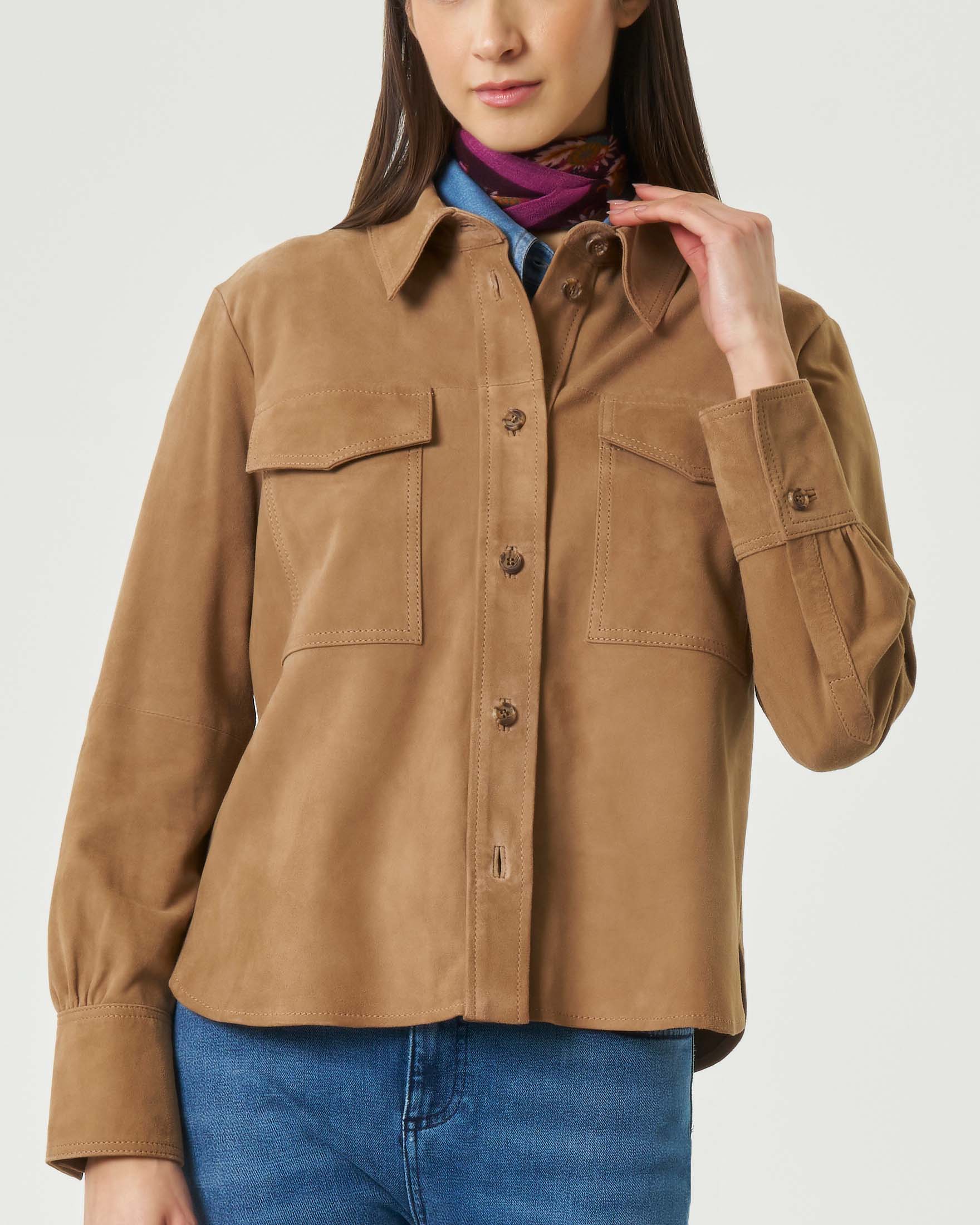 Giacca camicia Marella in suede color cammello con doppia tasca sul petto