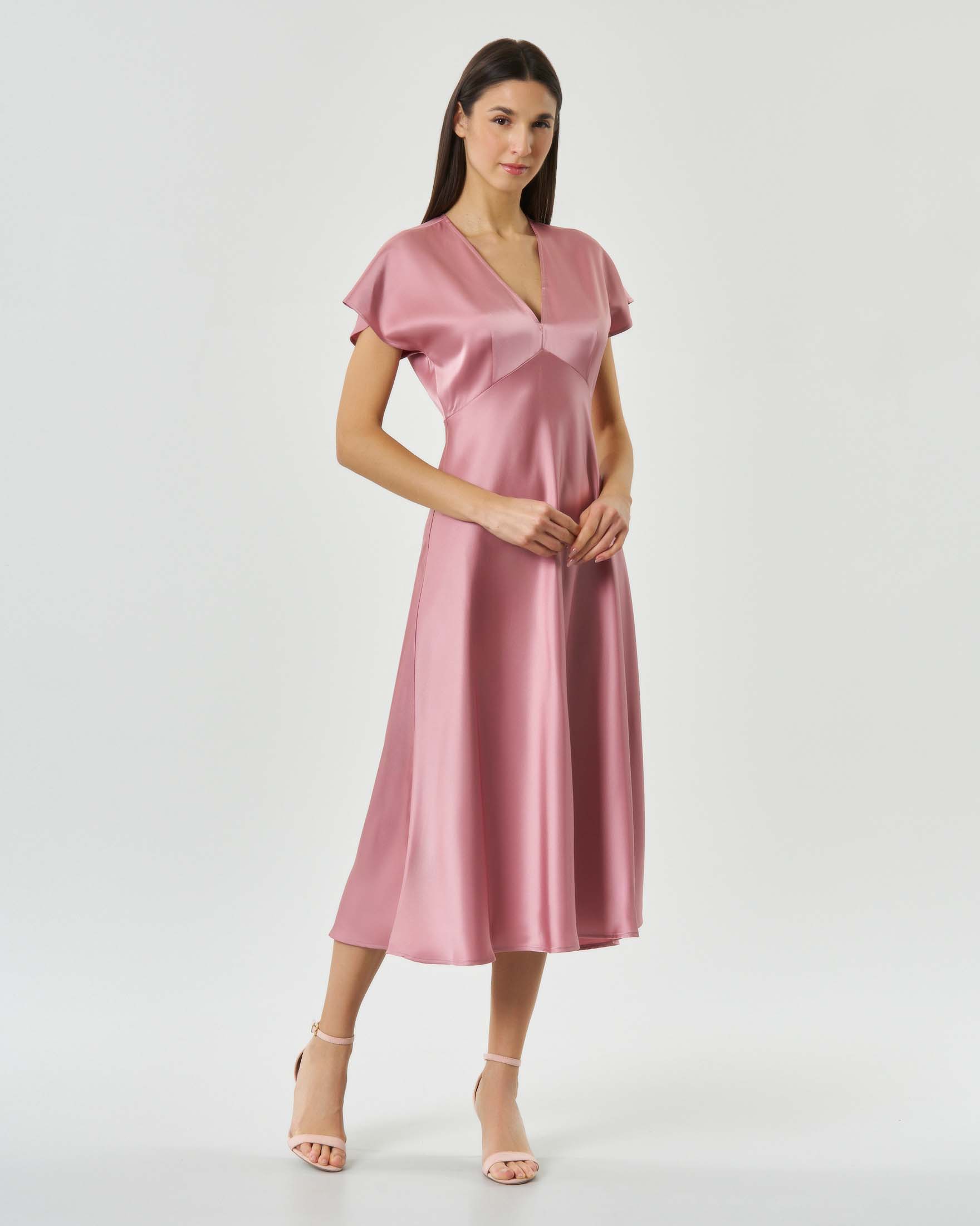 Abito lungo rosa in satin con scollo a V
