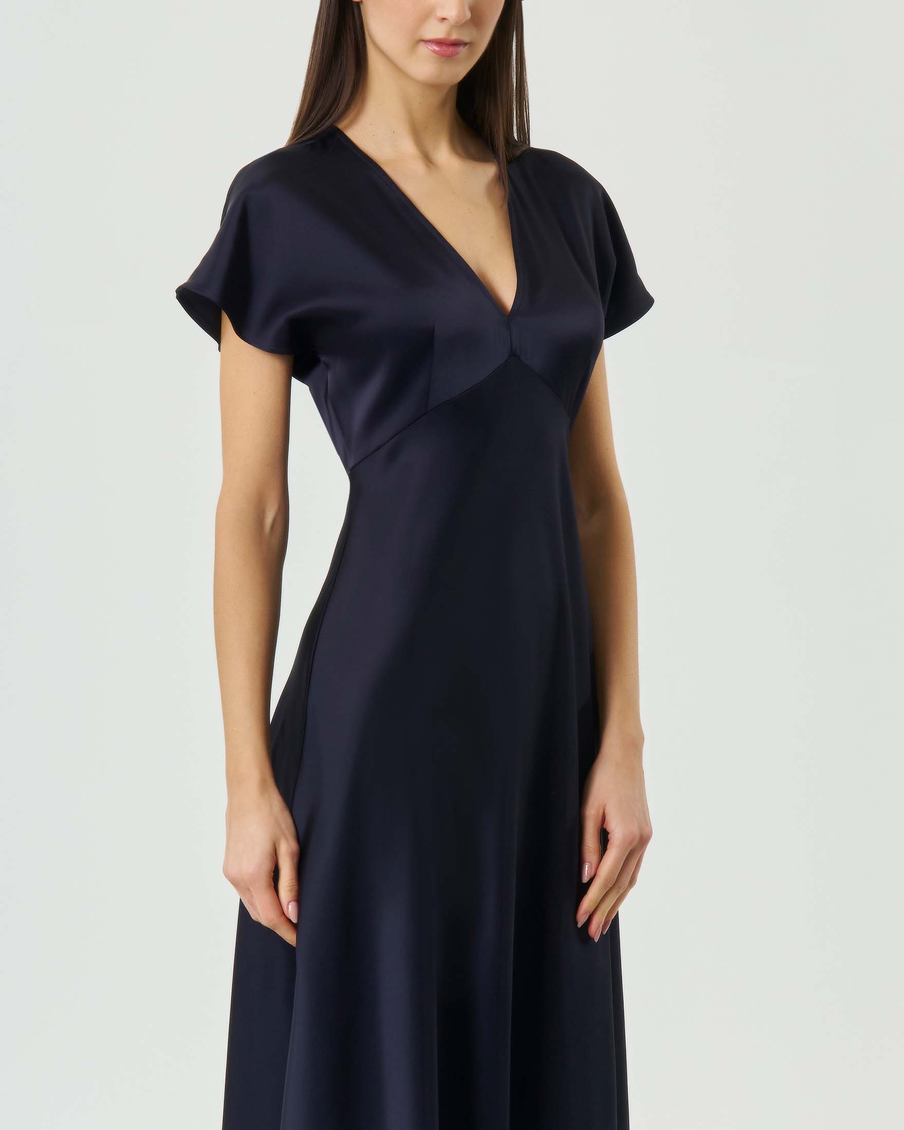 Abito lungo blu Marella in satin con scollo a V image