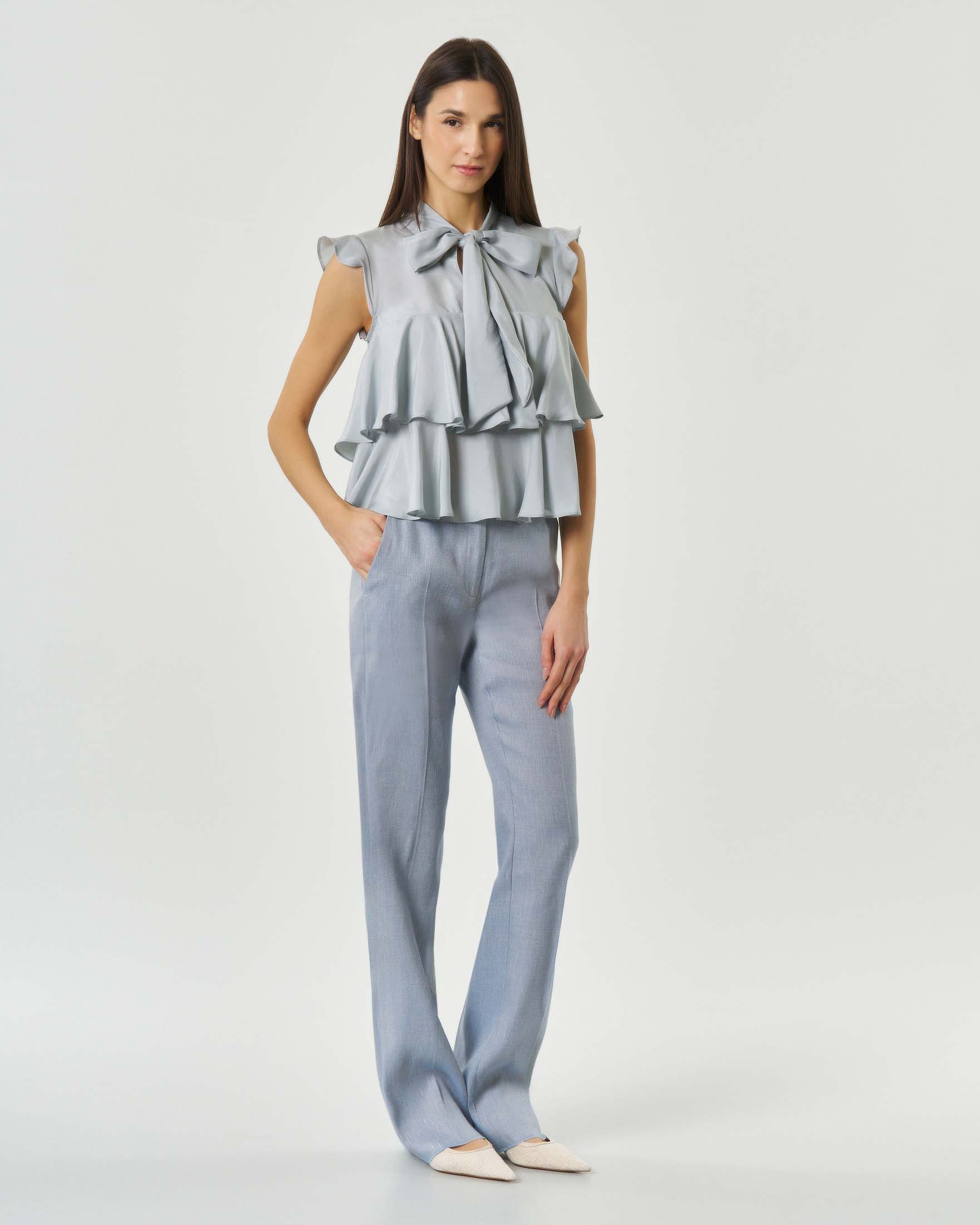 Top smanicato azzurro Marella Sport in pura seta con motivo a balze e collo con fusciacca image