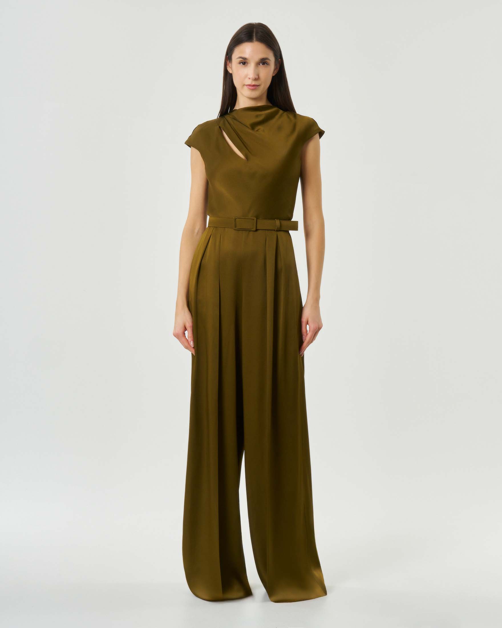 Tuta color olio a maniche corte Max Mara Studio in envers satin con corpetto drappeggiato