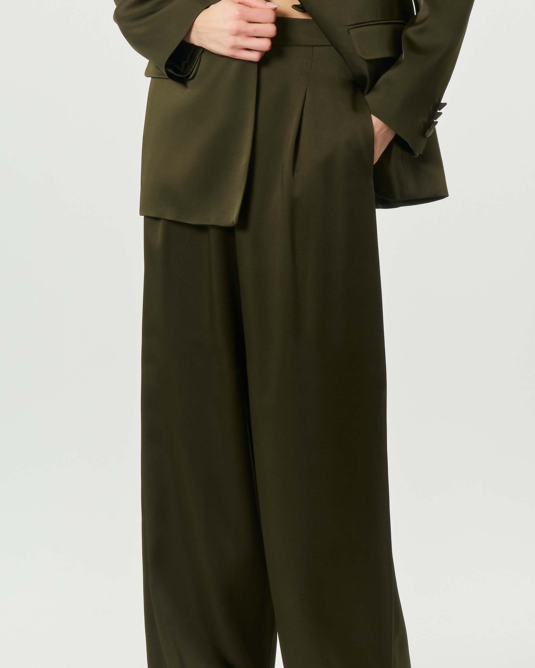 Pantalone a palazzo verde militare Max Mara Studio in envers satin con pince in vita image