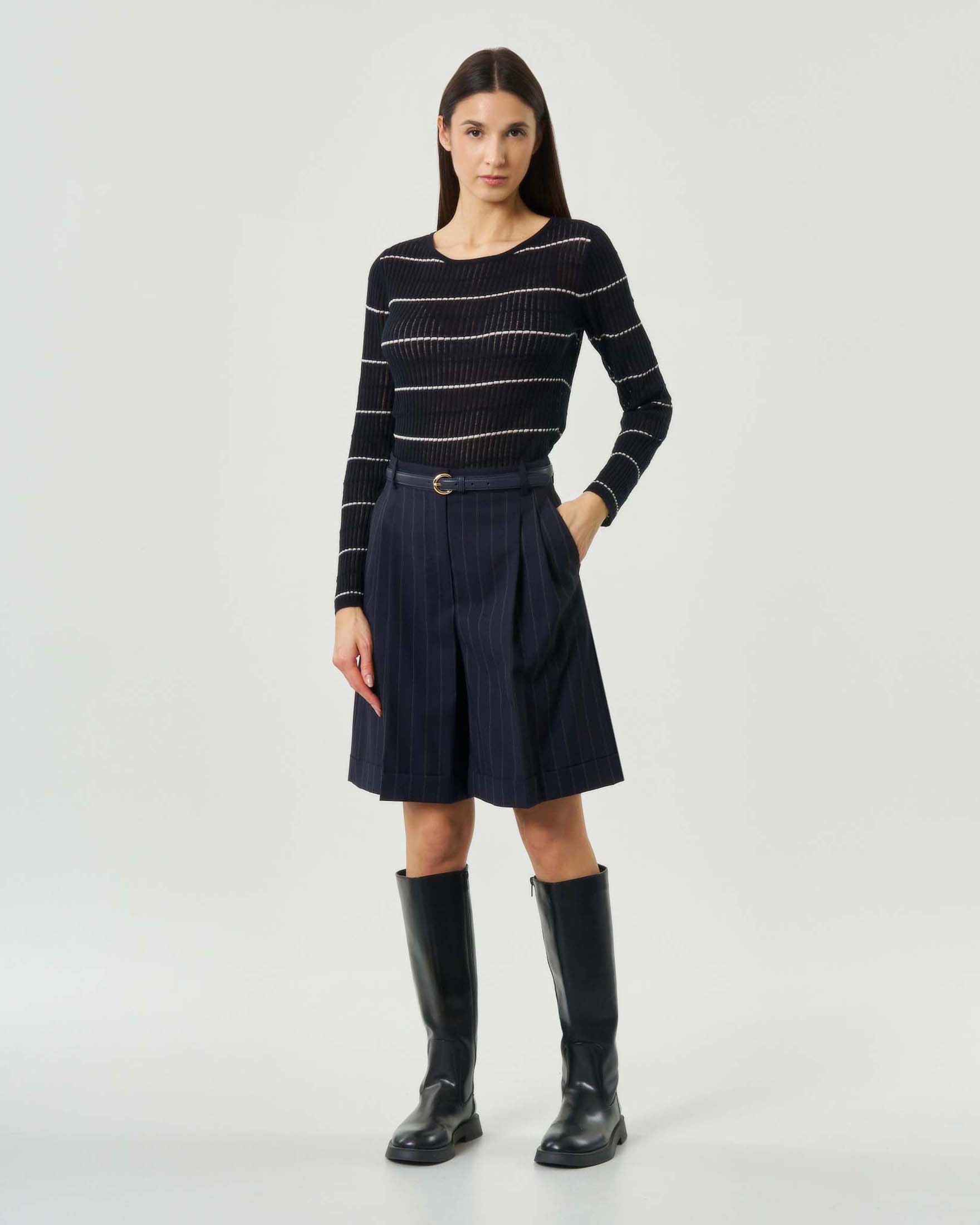 Bermuda blu gessato Max Mara Studio in lana con pince frontale e cintura abbinata