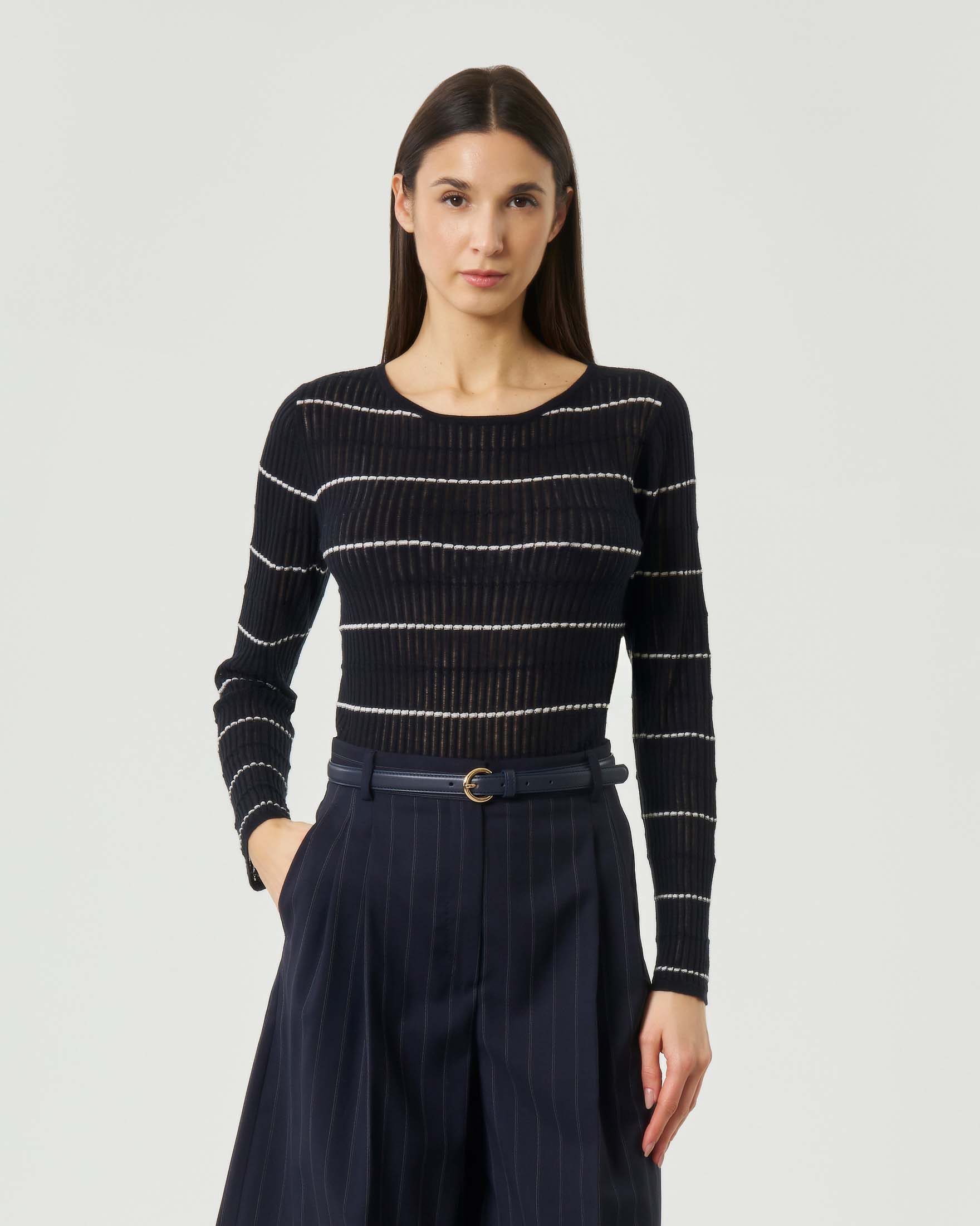 Maglia blu a righe bianche Max Mara Studio in lana e seta lavorata a coste piatte