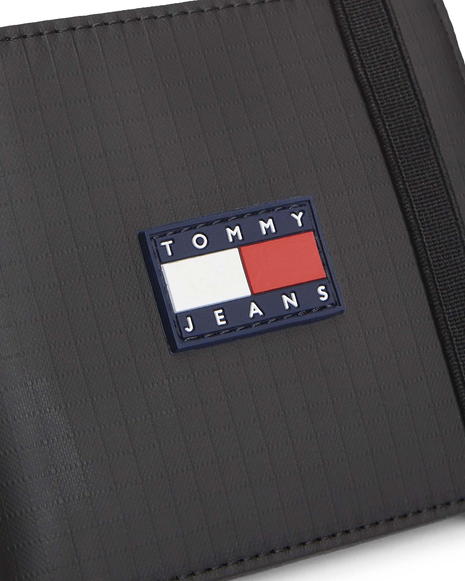 Portafoglio Tommy Jeans in ripstop nero con patch gommata image