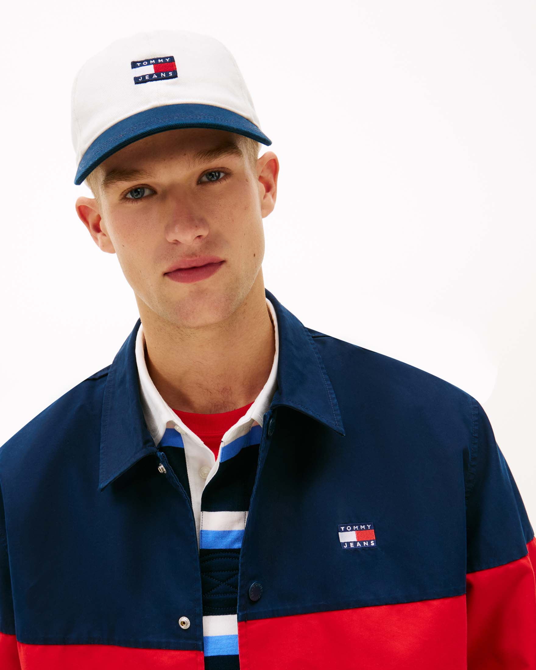 Cappellino baseball panna e blu in cotone con badge frontale e logo ricamato
