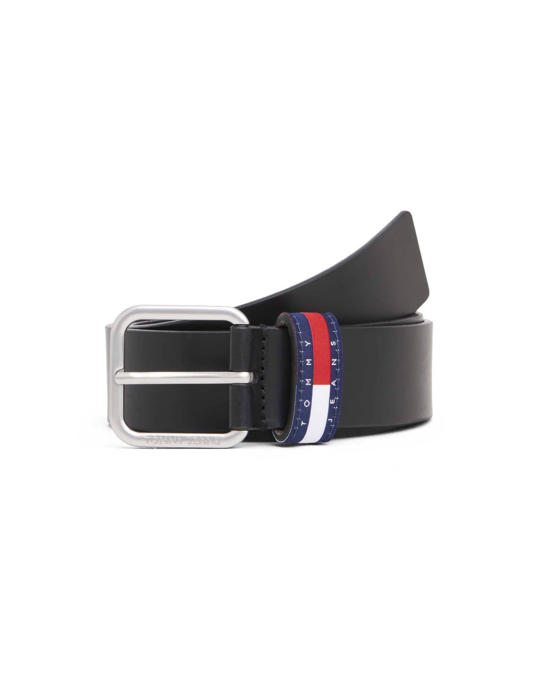 Cintura nera in pelle liscia con fibbia logo e passante con badge