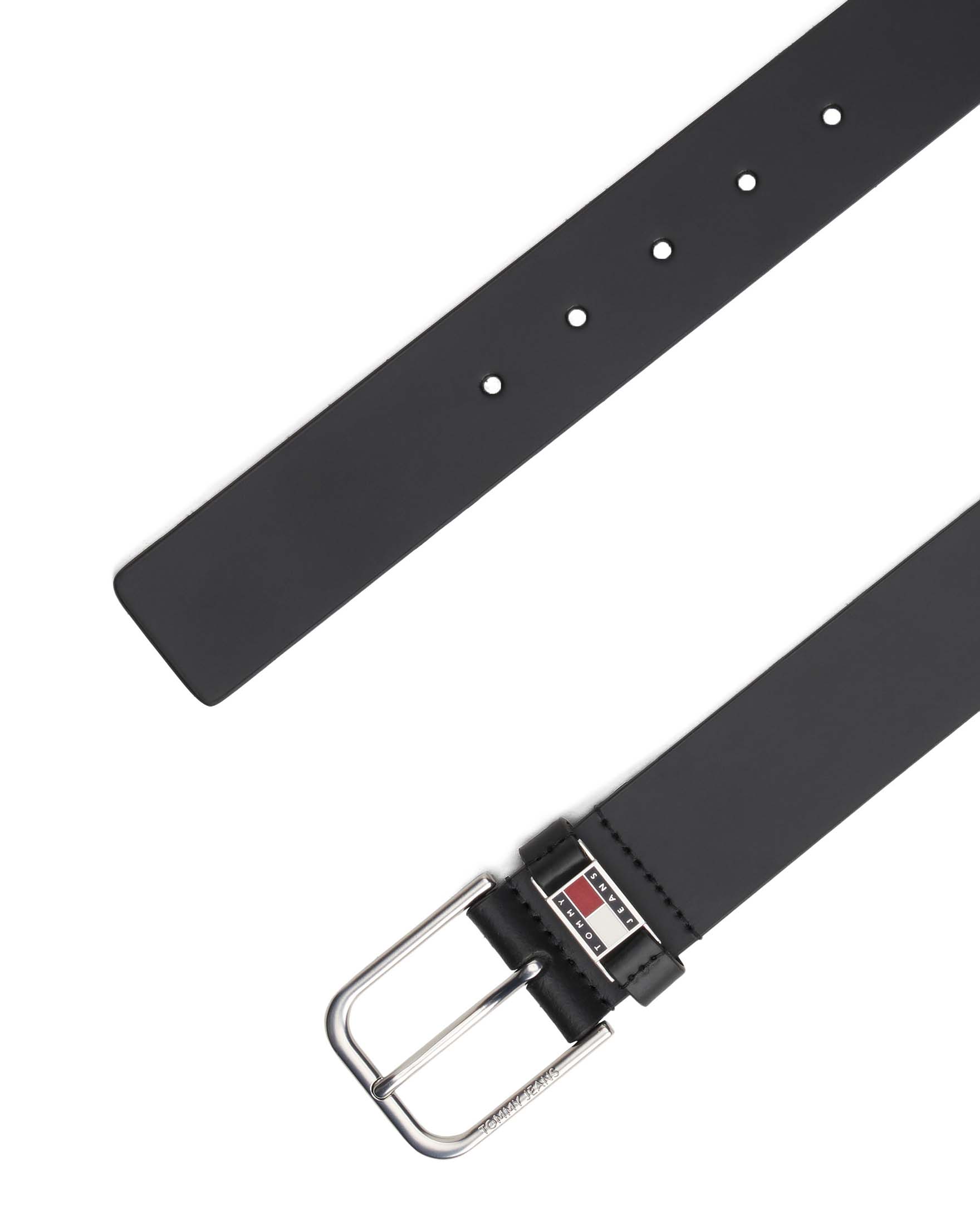 Cintura Tommy Jeans nera in pelle con fibbia quadrata e logo metallico sul passante image