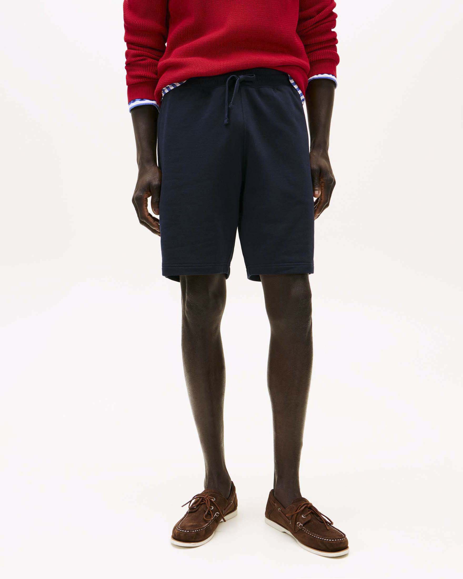 Bermuda Tommy Hilfiger blu in felpa di cotone con ricamo bandiera su tasca image