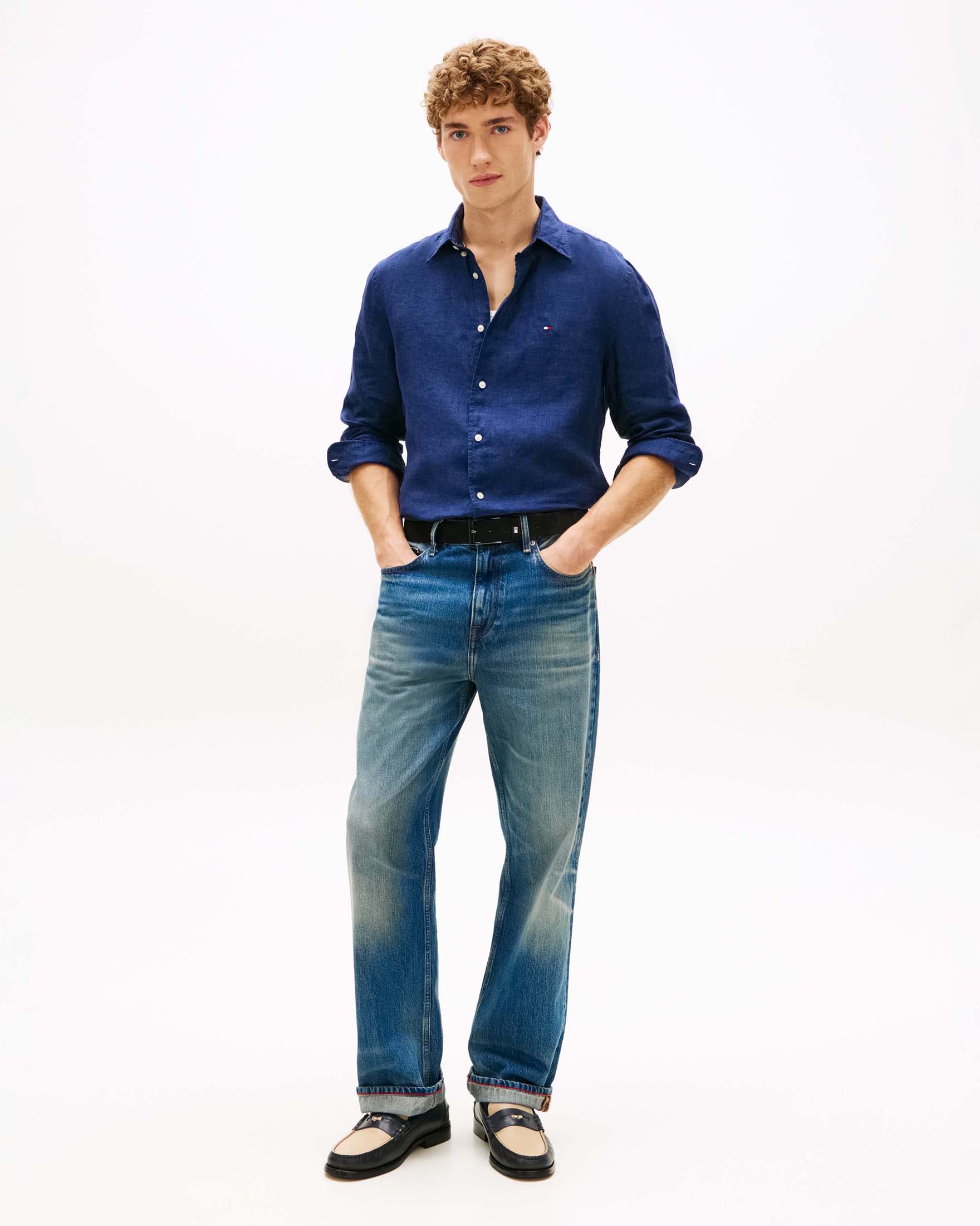 Tommy Hilfiger — Camicia manica lunga Tommy Hilfiger blu in lino con logo ricamato e colletto button-down