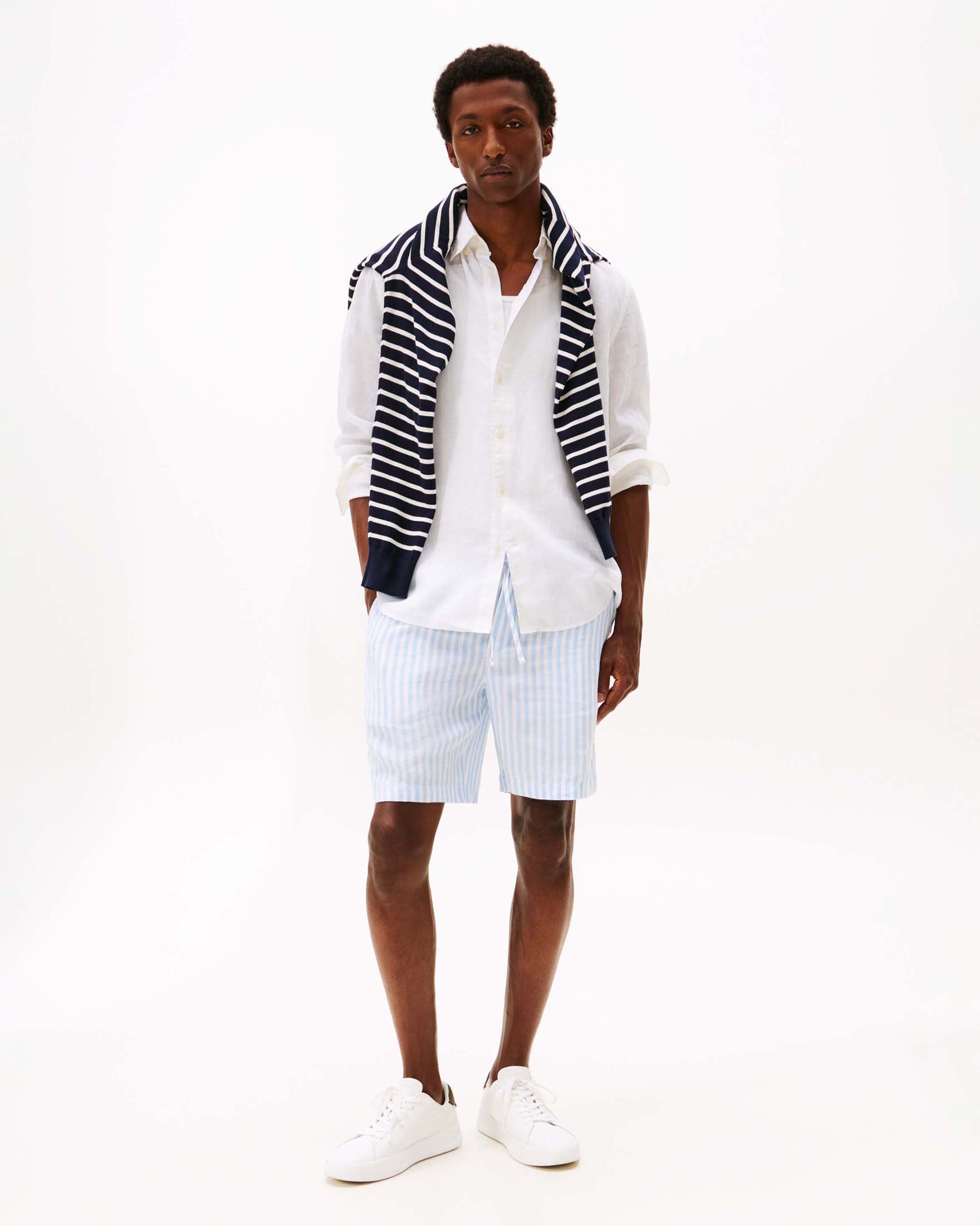 Camicia manica lunga Tommy Hilfiger bianca in lino con logo ricamato e colletto button-down