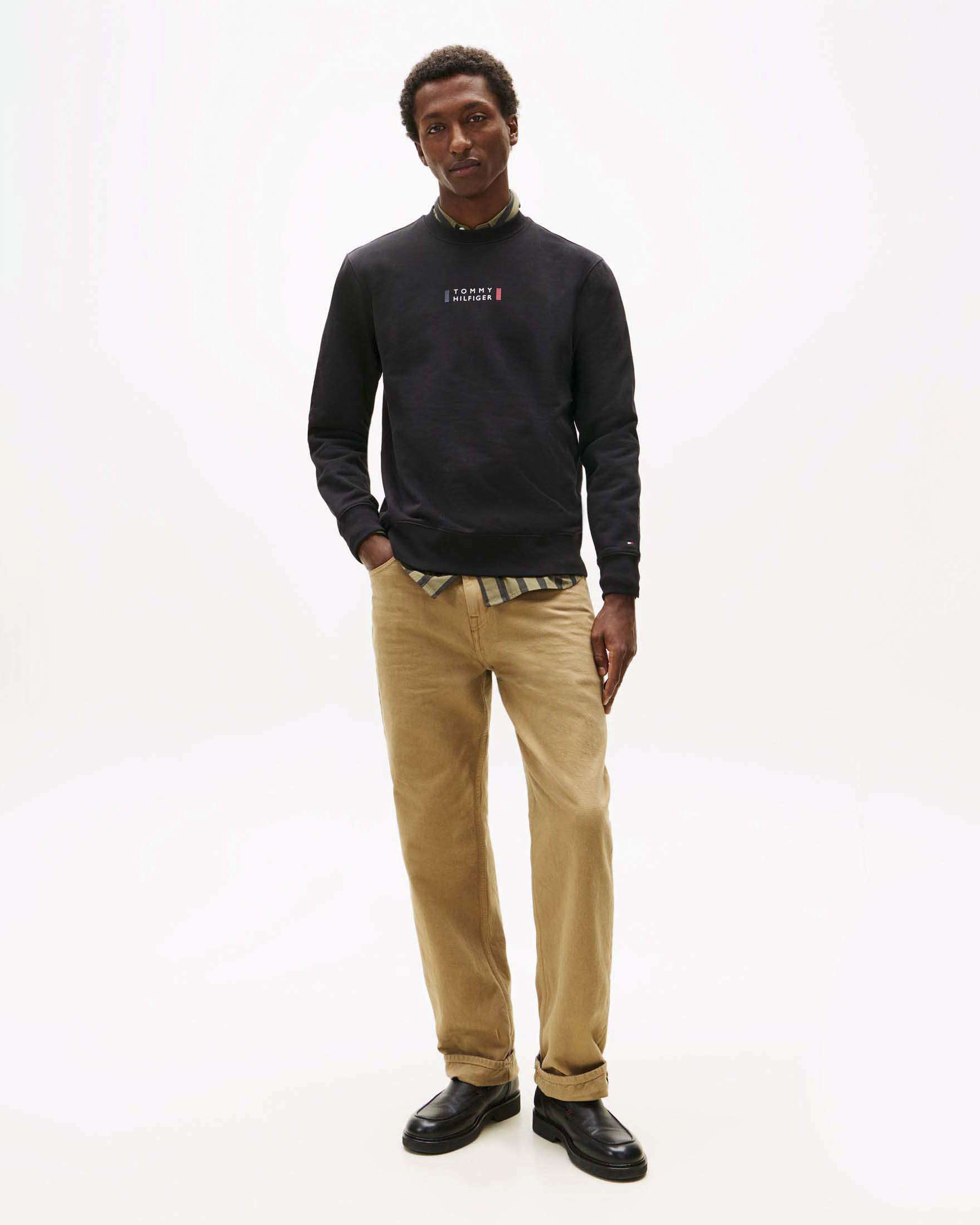 Felpa girocollo Tommy Hilfiger nera in cotone rigenerato con logo stampato