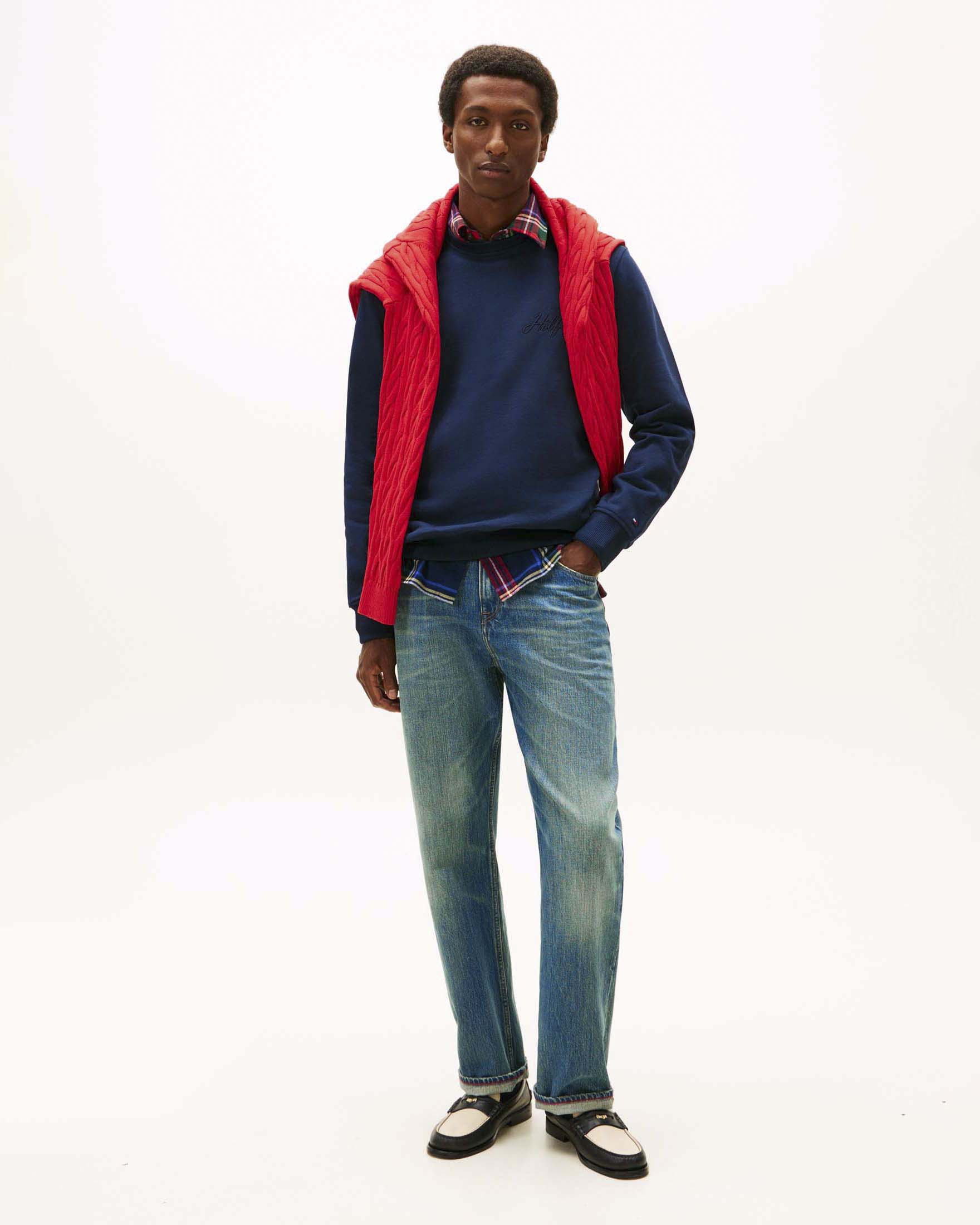 Maglia girocollo blu in cotone con logo ricamato sul petto