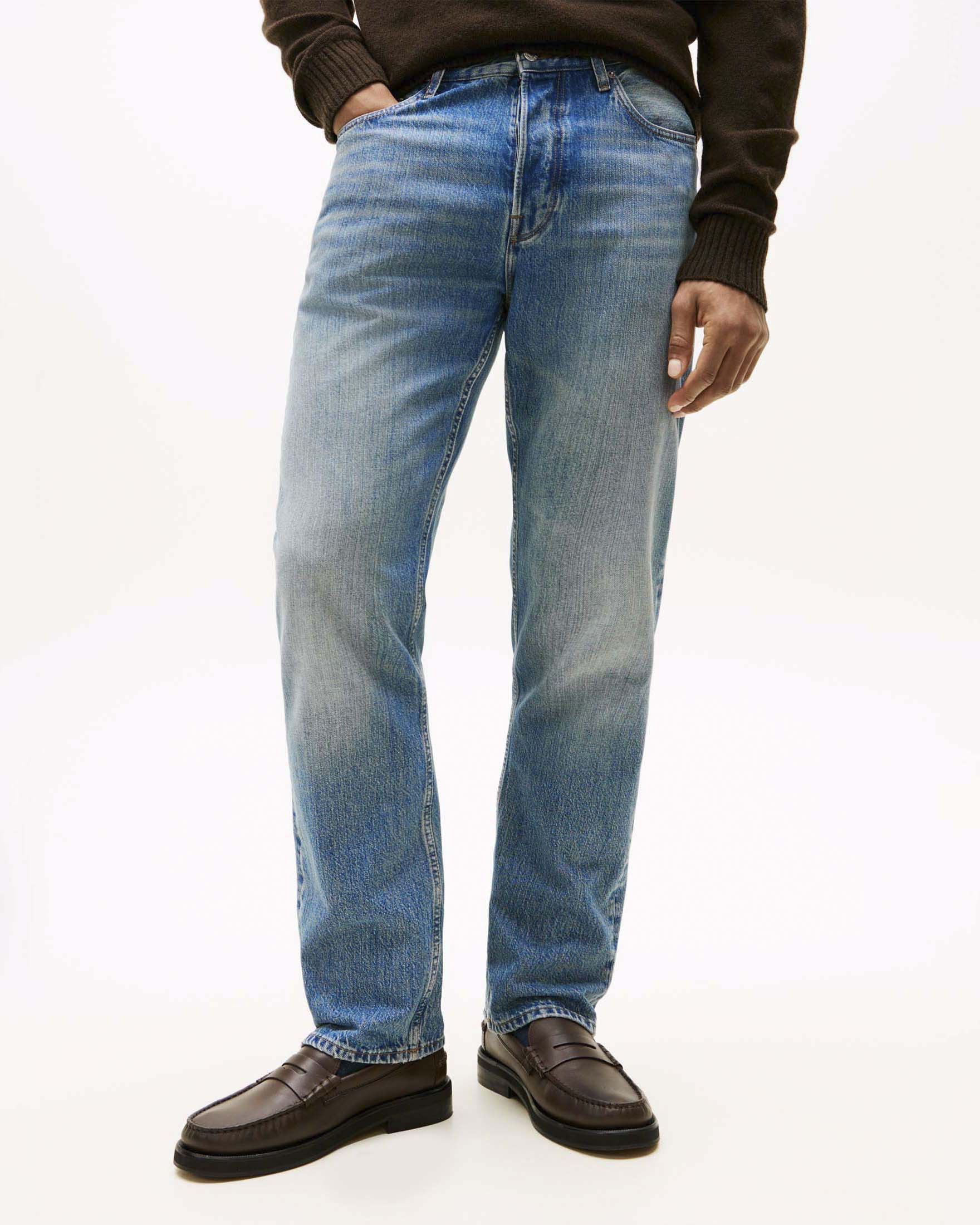 Jeans dritti Tommy Hilfiger light wash con effetto vissuto e logo ricamato image