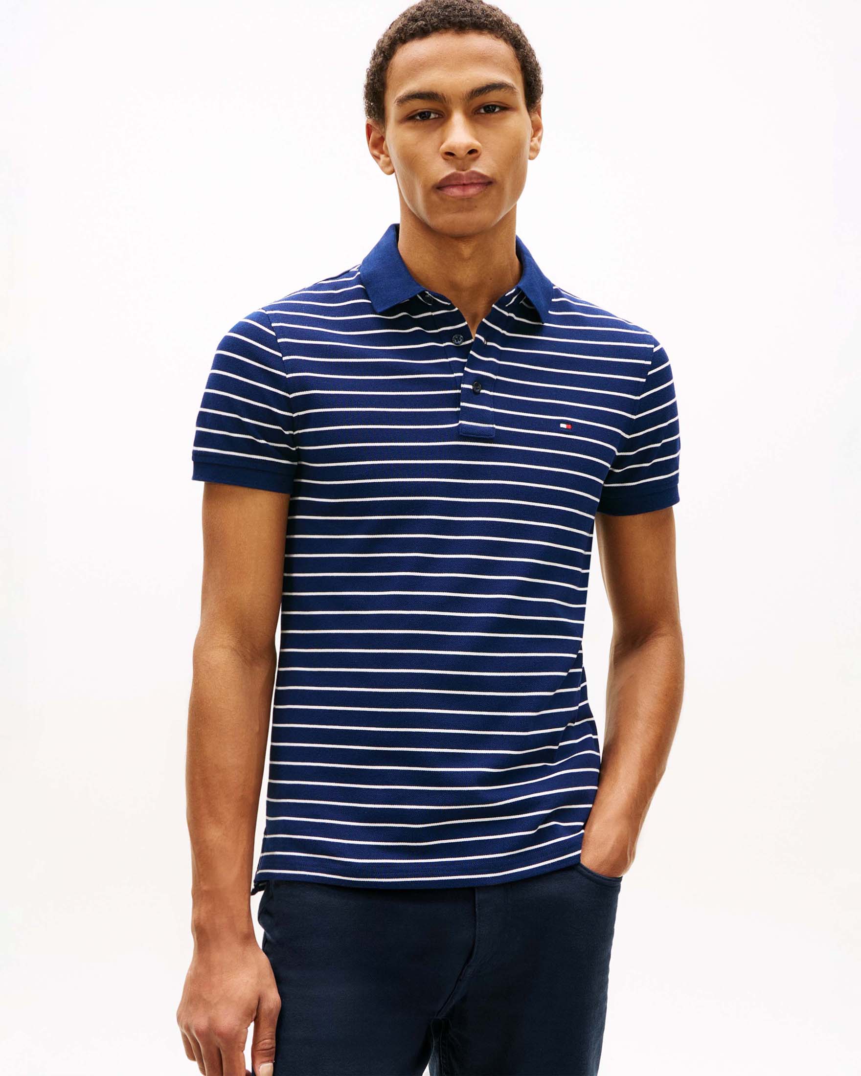 Polo Tommy Hilfiger blu a righe bianche in cotone piqué elasticizzato con logo ricamato image