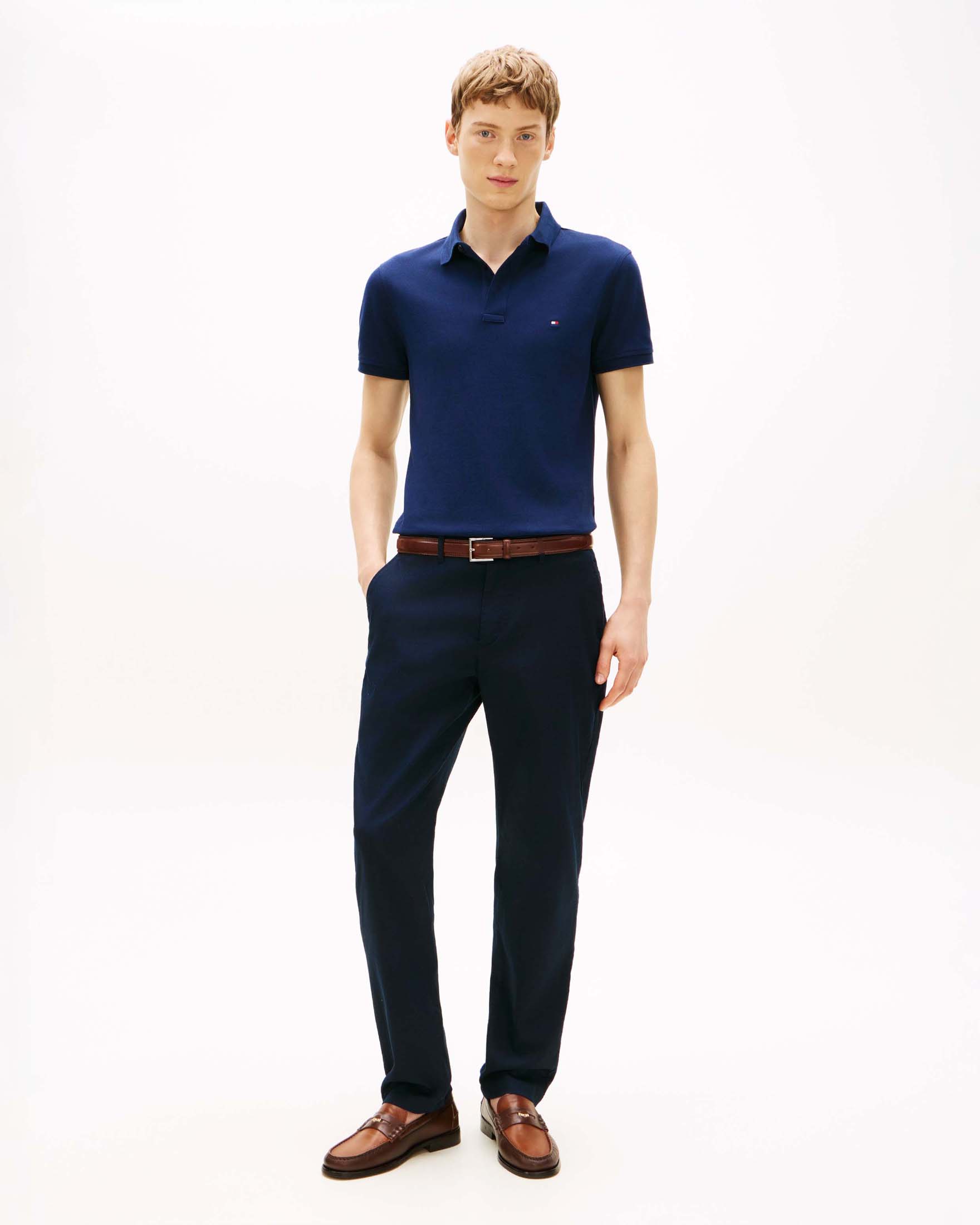 Polo blu in piqué di cotone stretch con logo ricamato sul petto