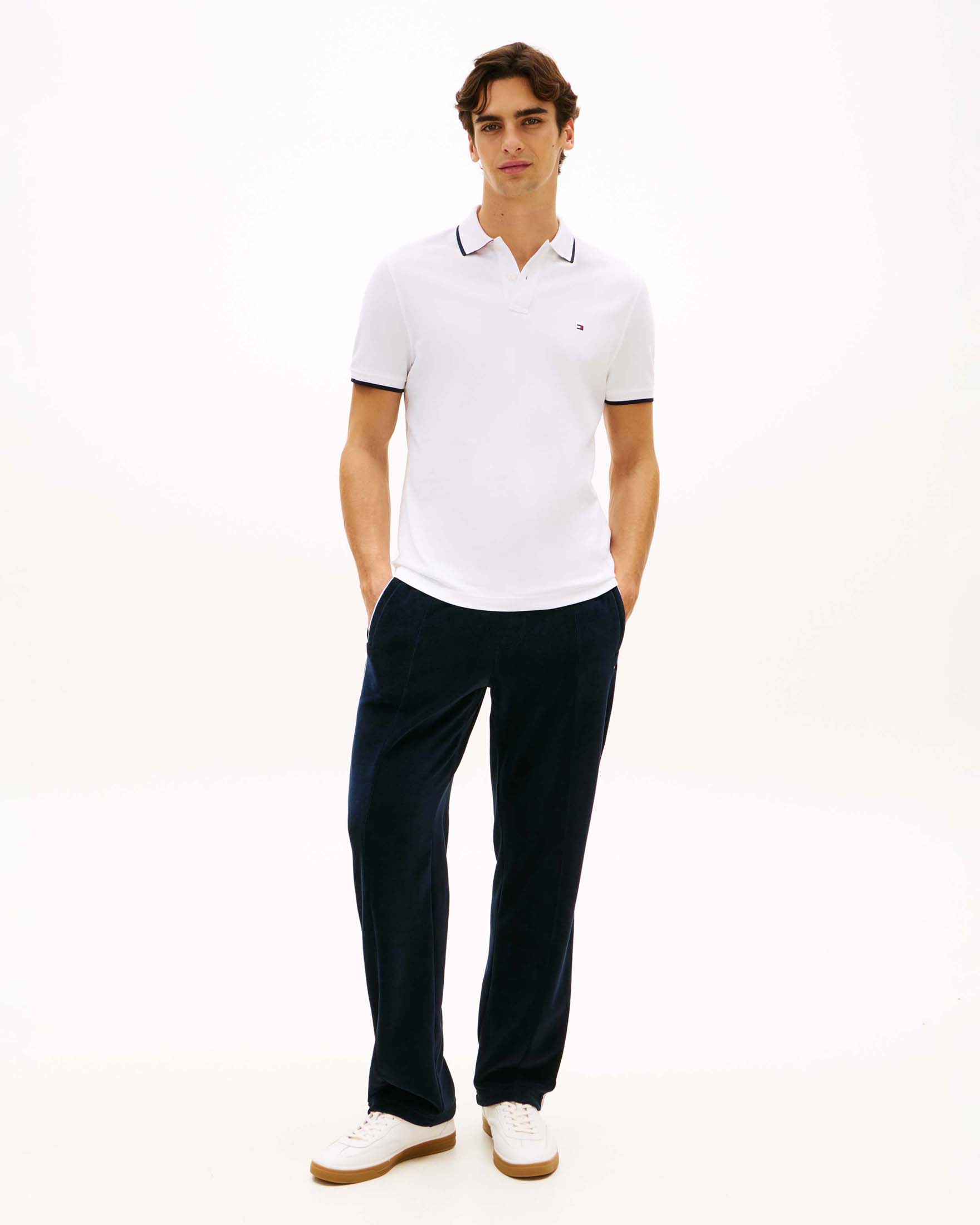 Tommy Hilfiger — Polo Tommy Hilfiger bianca in piqué di cotone con profili a contrasto ed emblema ricamato
