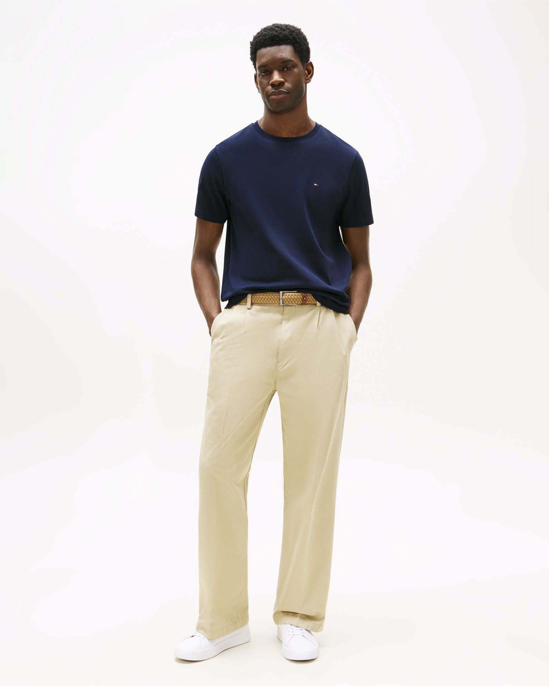 T-shirt blu navy in cotone con logo bandiera ricamato sul petto