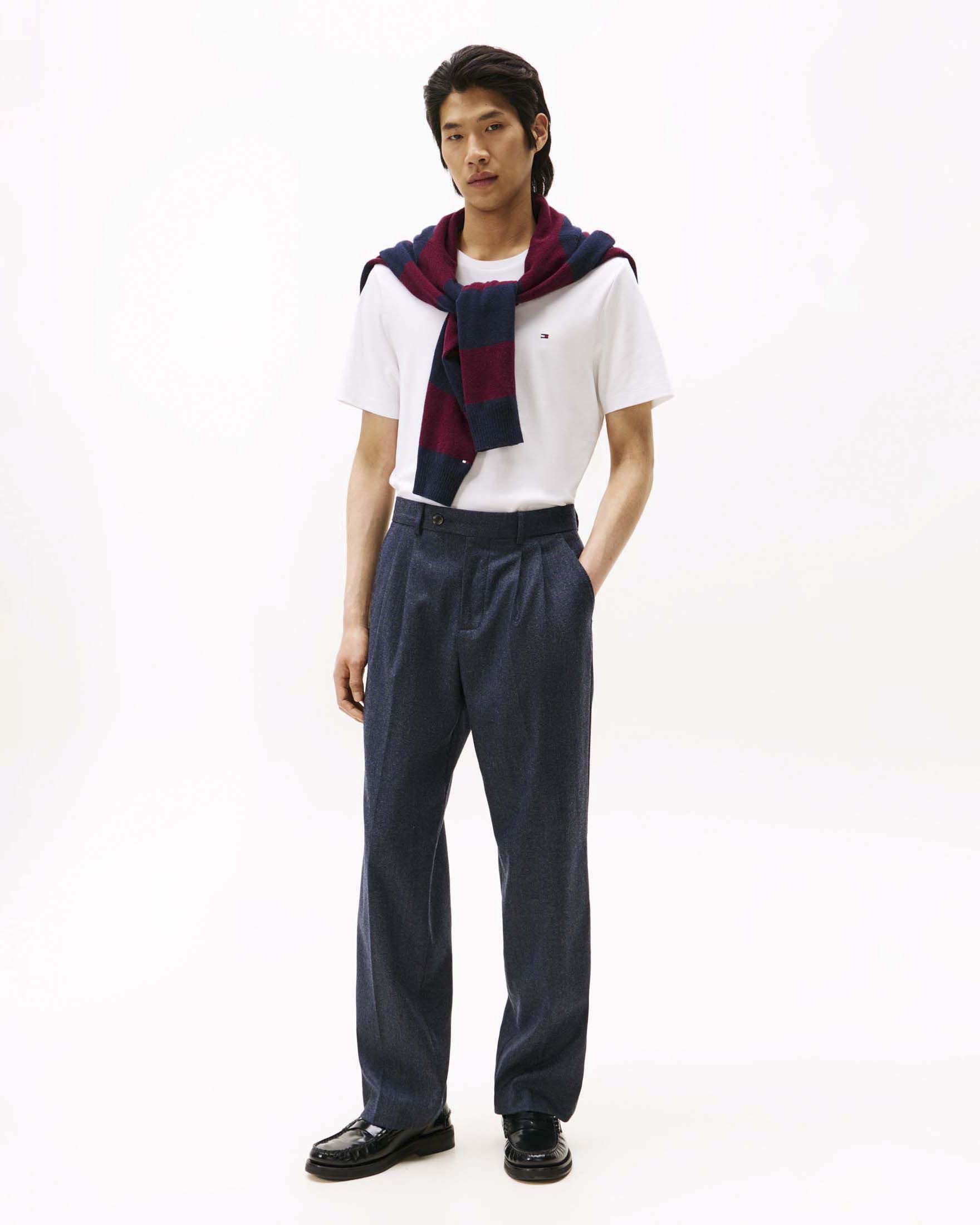 Tommy Hilfiger — T-shirt girocollo Tommy Hilfiger bianca in cotone con logo bandiera ricamato