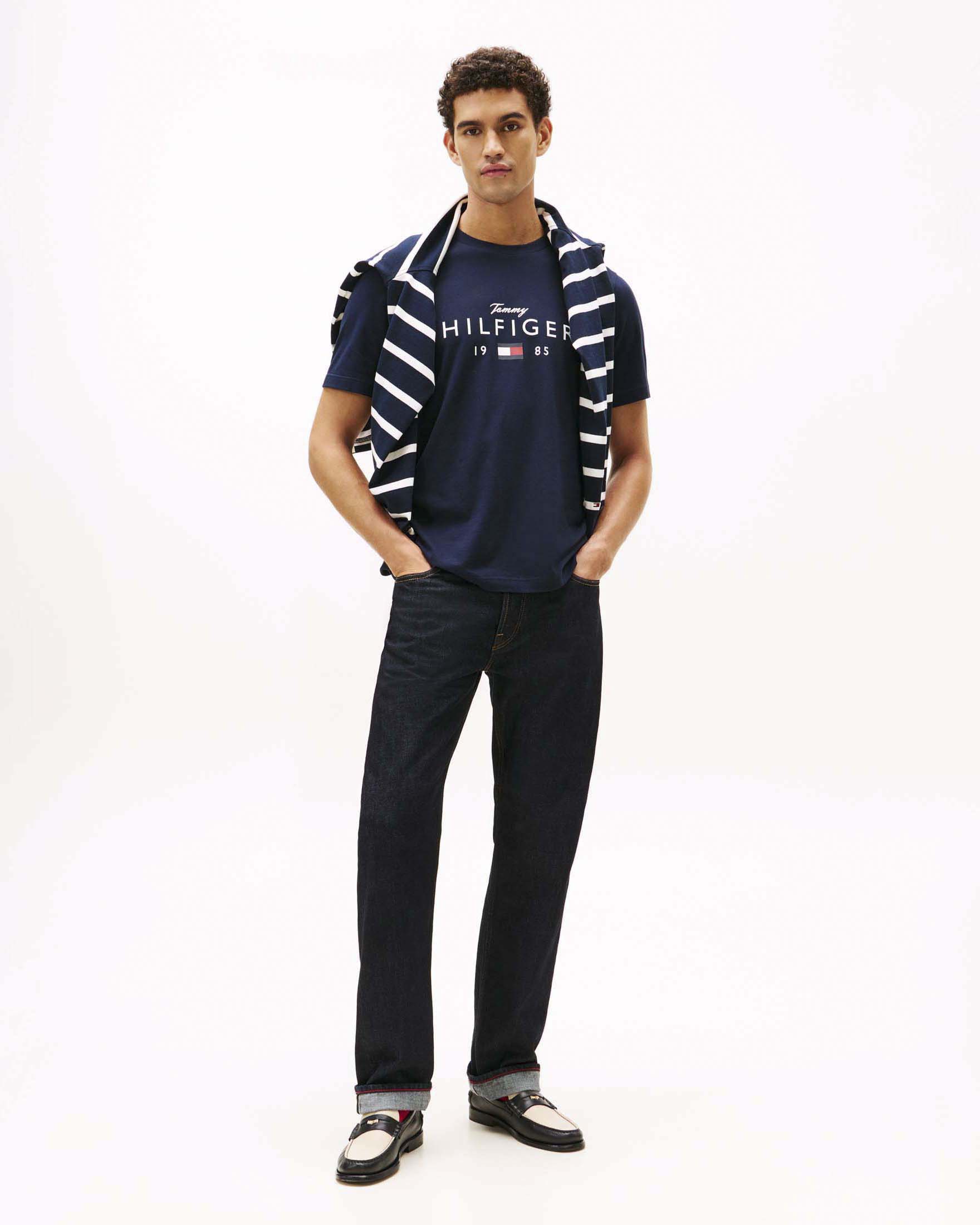 T-shirt blu navy in cotone con stampa logo e bandiera sul petto