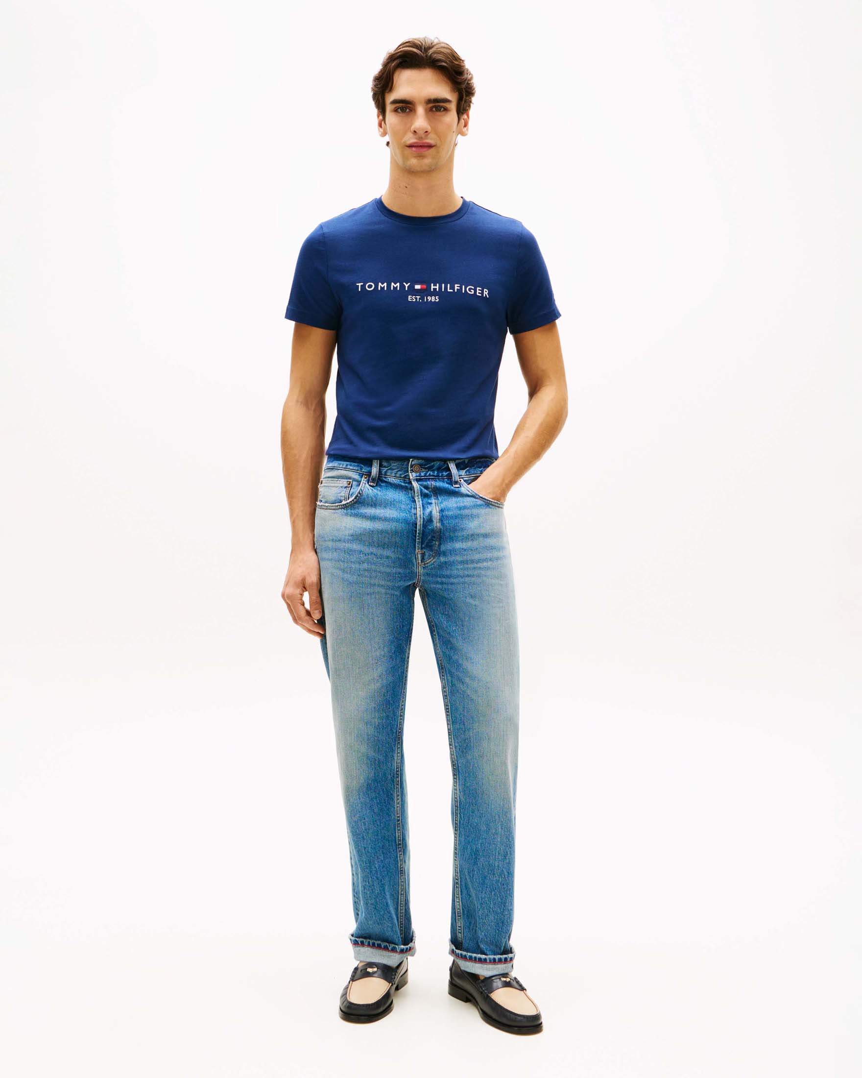 T-shirt blu in cotone con logo ricamato sul petto