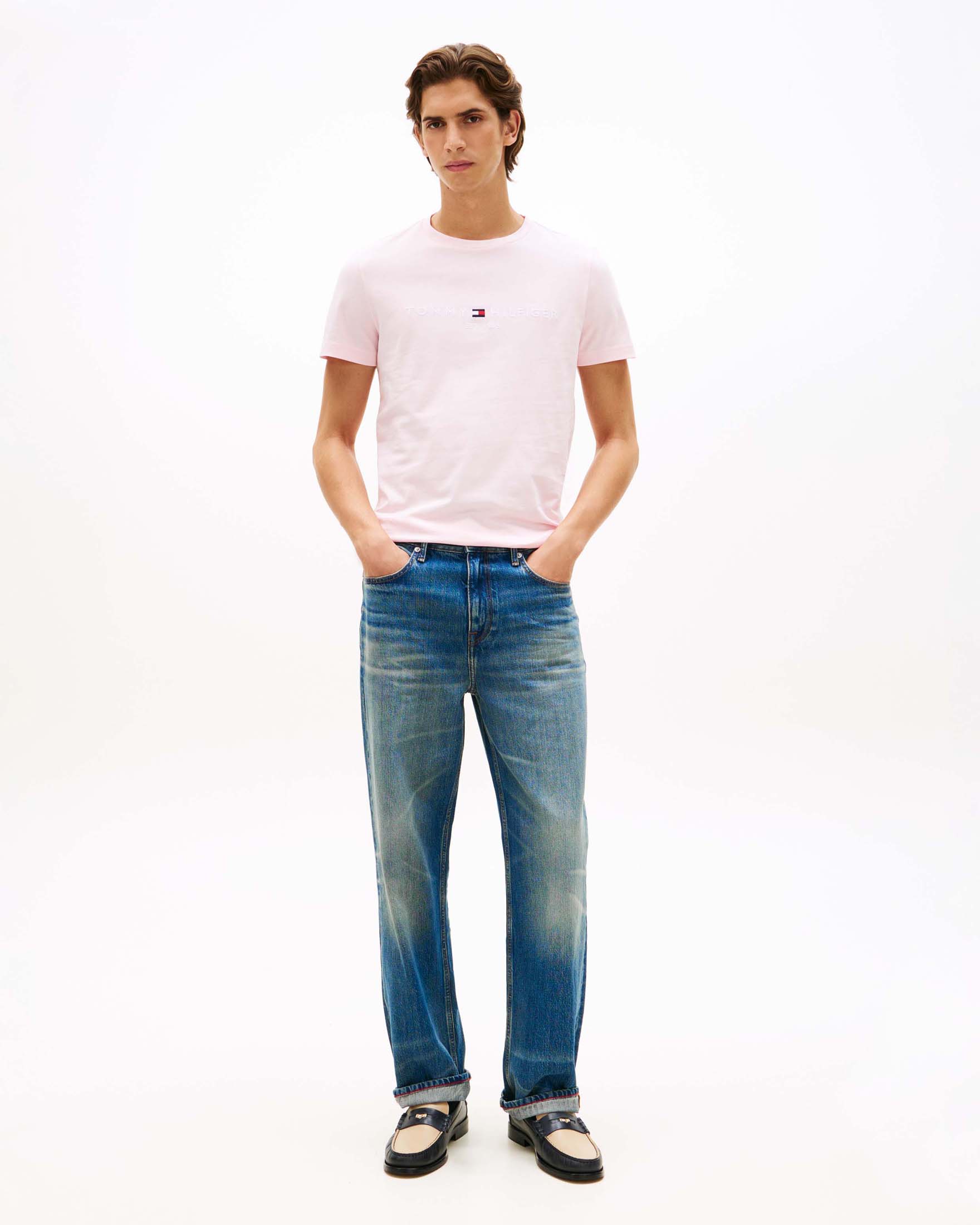 T-shirt girocollo rosa in cotone con logo ricamato sul petto