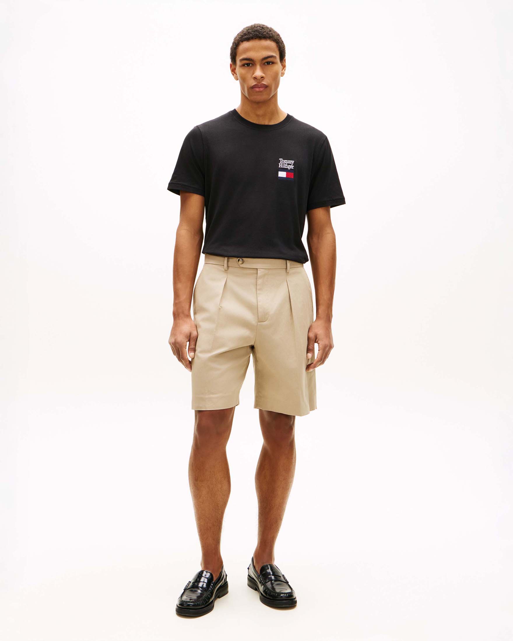 Tommy Hilfiger — T-shirt girocollo Tommy Hilfiger nera in cotone con logo ricamato sul petto