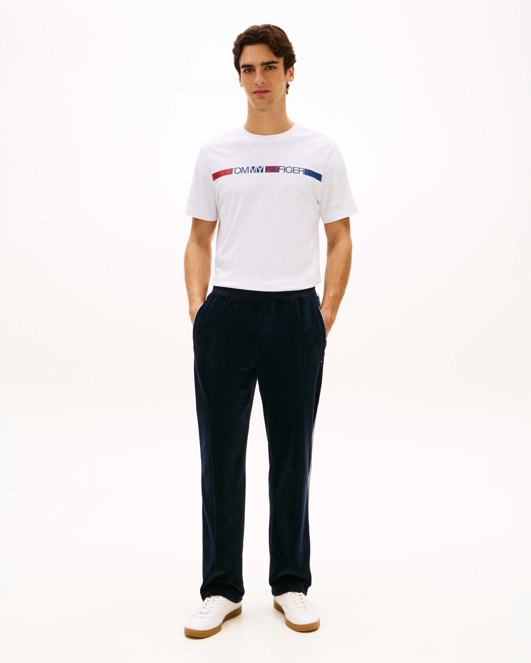 T-shirt girocollo bianca in cotone con fascia porta logo sul petto